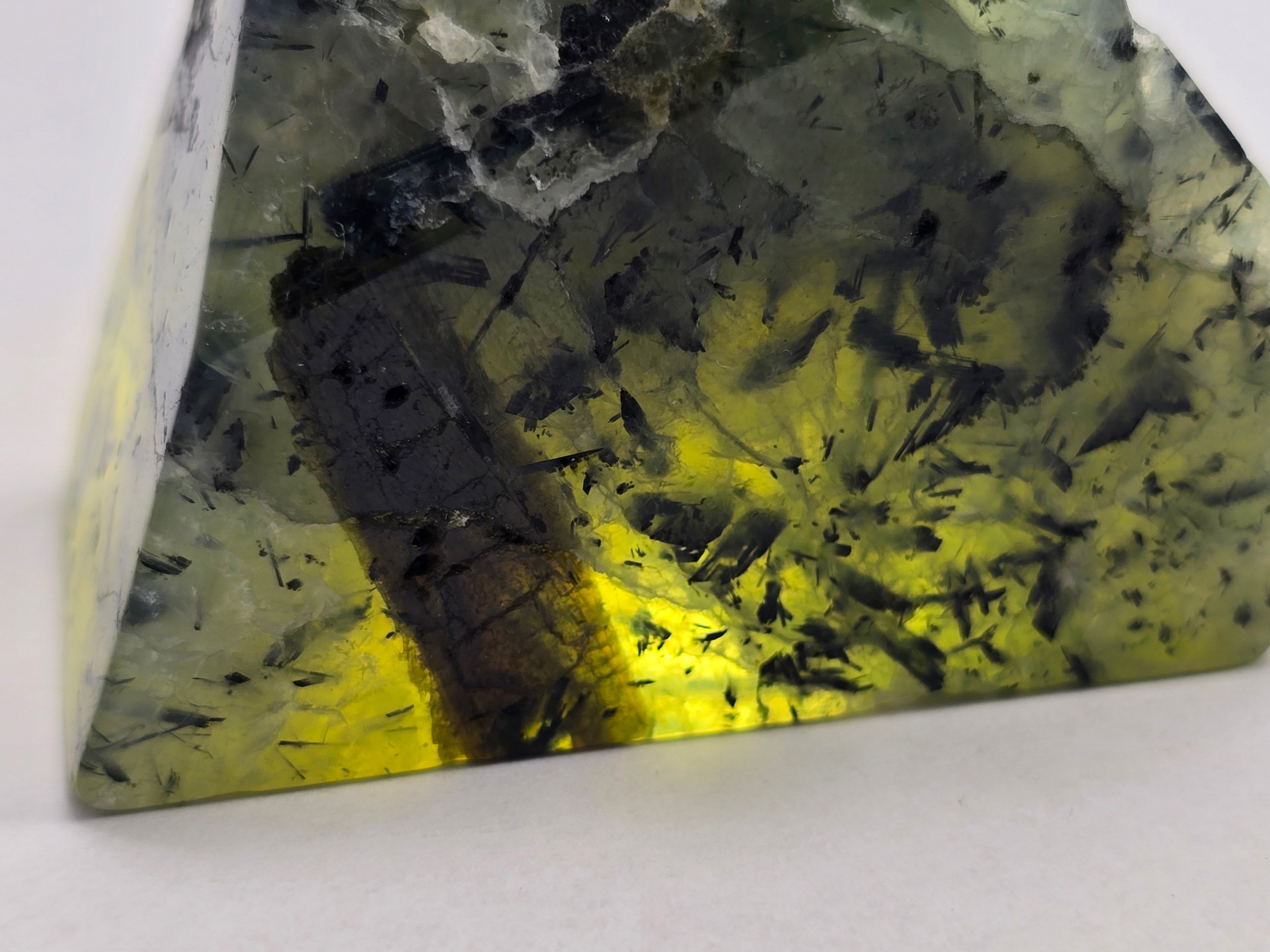 ✨ Prehnite Freeform – 180g | 6 × 4 × 4 cm Crystal Wellness