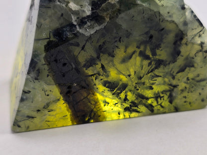 ✨ Prehnite Freeform – 180g | 6 × 4 × 4 cm Crystal Wellness