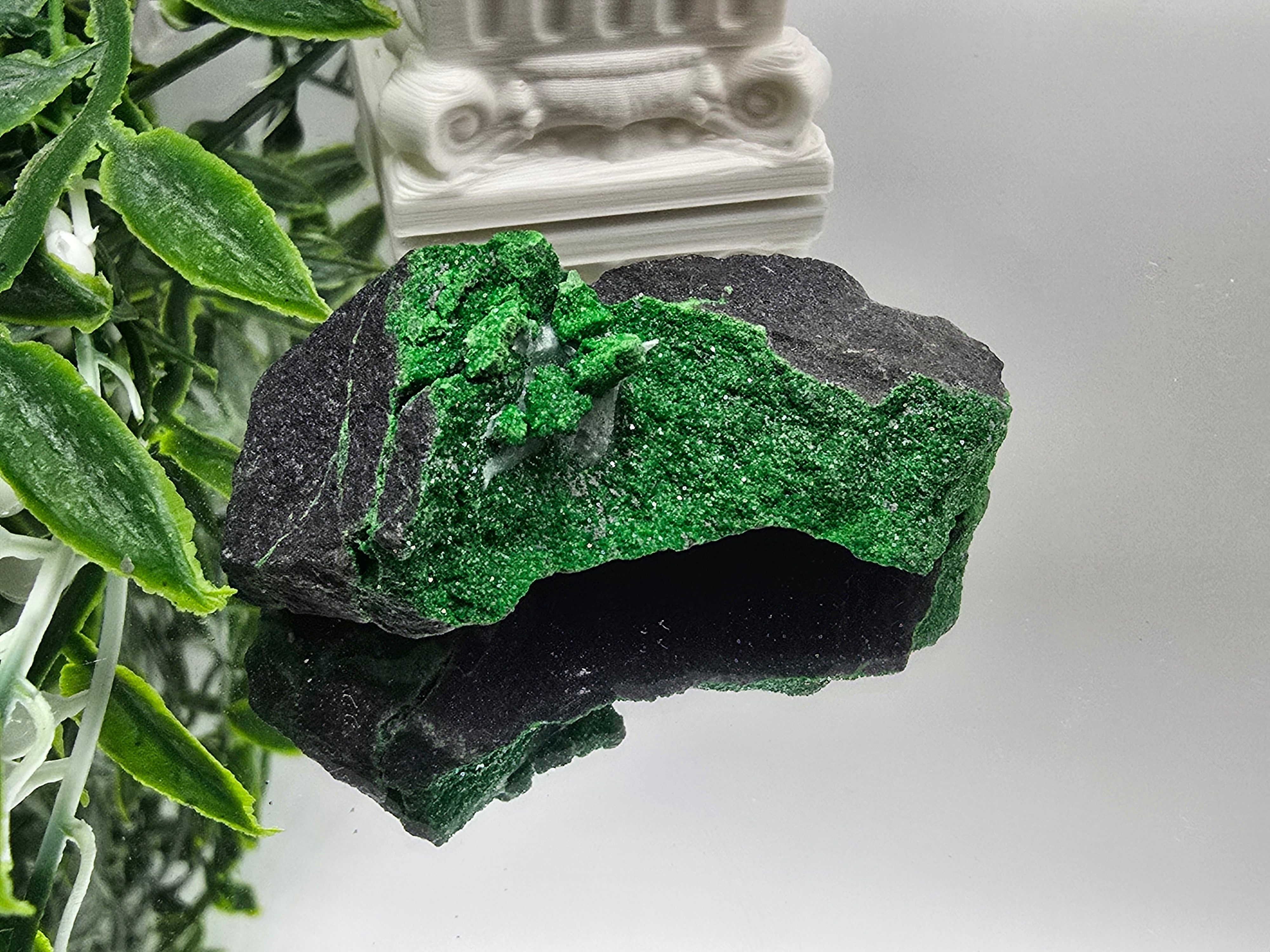 Uvarovite Rare AAA 60 × 22 × 20 mm (Stone of Abundant Heart & Prosperity) Crystal Wellness