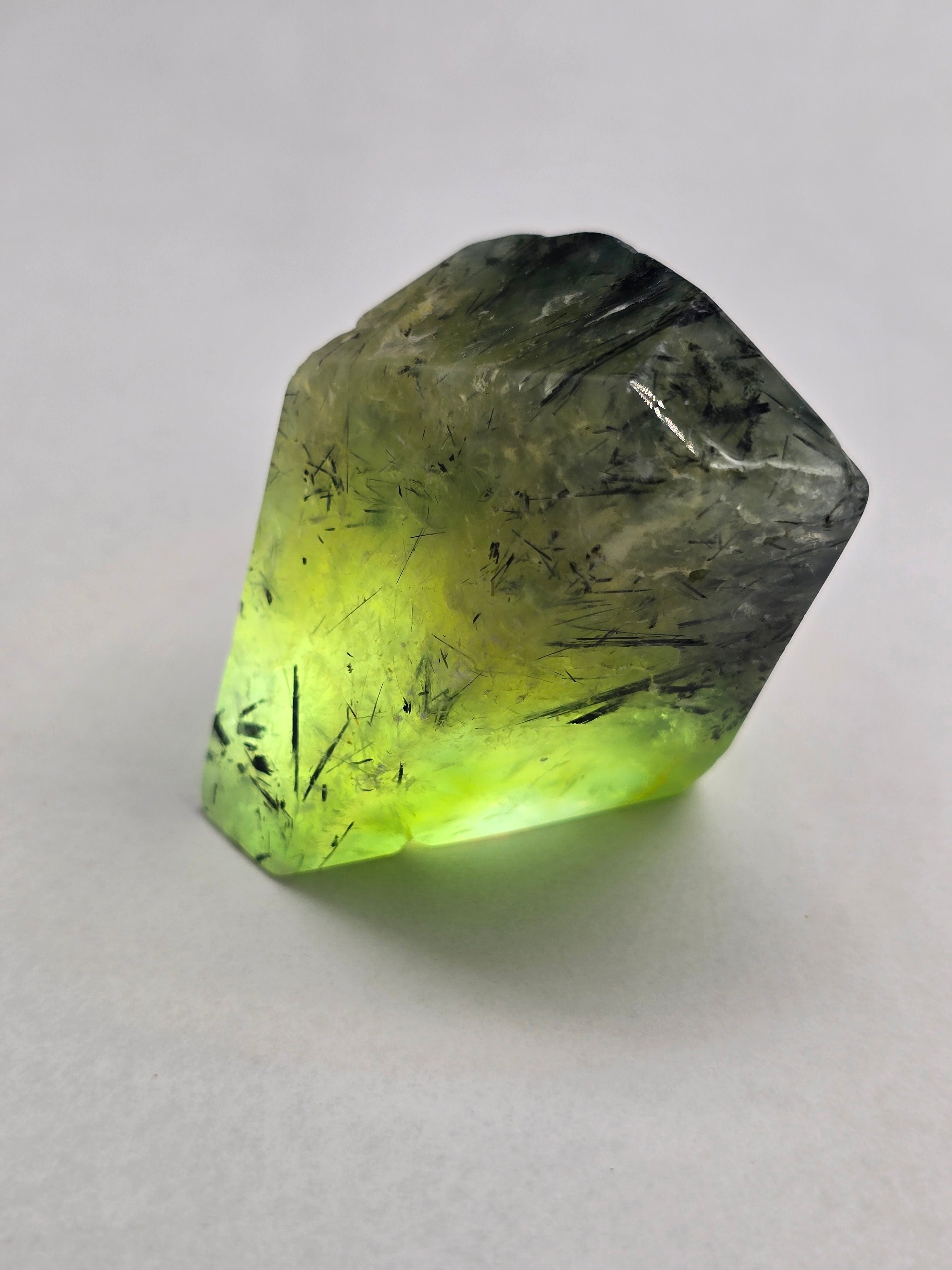 ✨ Prehnite Freeform – 188g | 6 × 5 × 5 cm Crystal Wellness