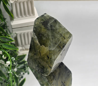 ✨ Prehnite Freeform – 180g | 6 × 4 × 4 cm Crystal Wellness