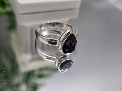 Cacoxenite Super Seven Ring – Stone of Spiritual Awakening & Inner Wisdom
925 Sterling Silver | Size 9.5 | Stone Size: 13 × 9mm Crystal Wellness