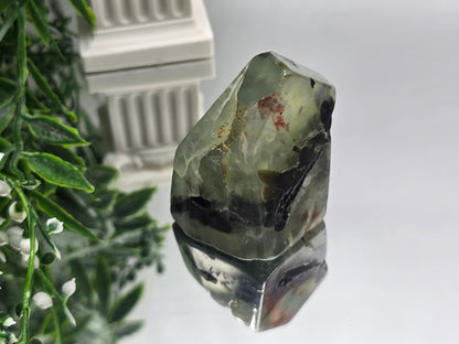 ✨ Prehnite Freeform – 69g | 5 × 4 × 3 cm Crystal Wellness