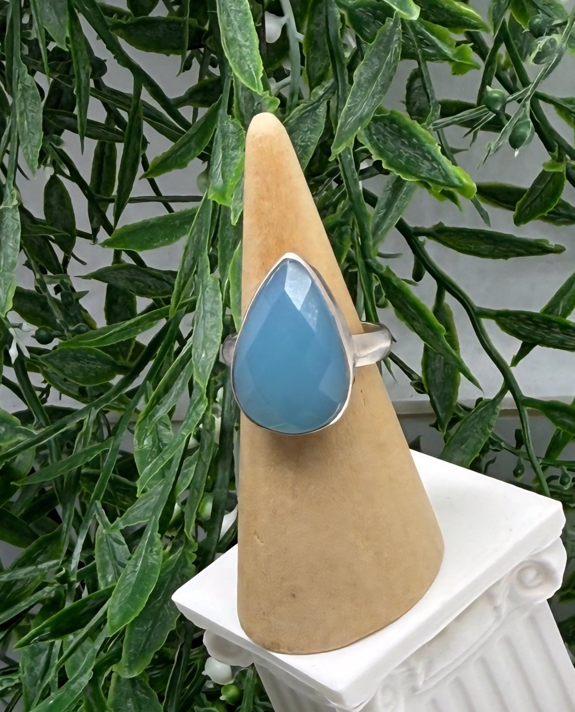 Blue Chalcedony 925 Sterling Silver Ring (Stone of Serene Expression & Emotional Harmony)
Size 8 | $88 Crystal Wellness