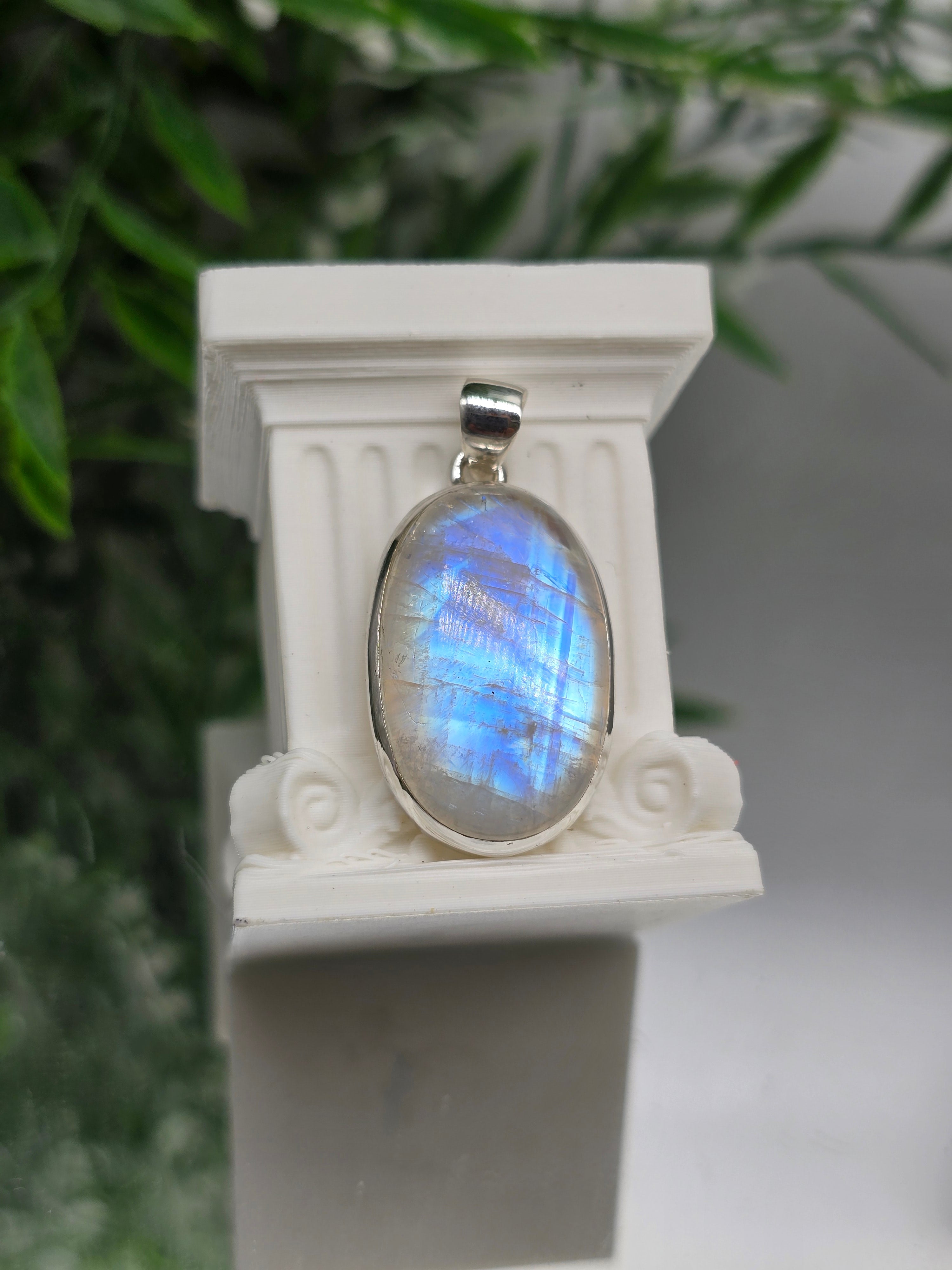 Natural Blue Fire Moonstone 925 Sterling Silver Pendant 30 × 20mm (Stone of New Beginnings, Intuition & Feminine Energy) Crystal Wellness
