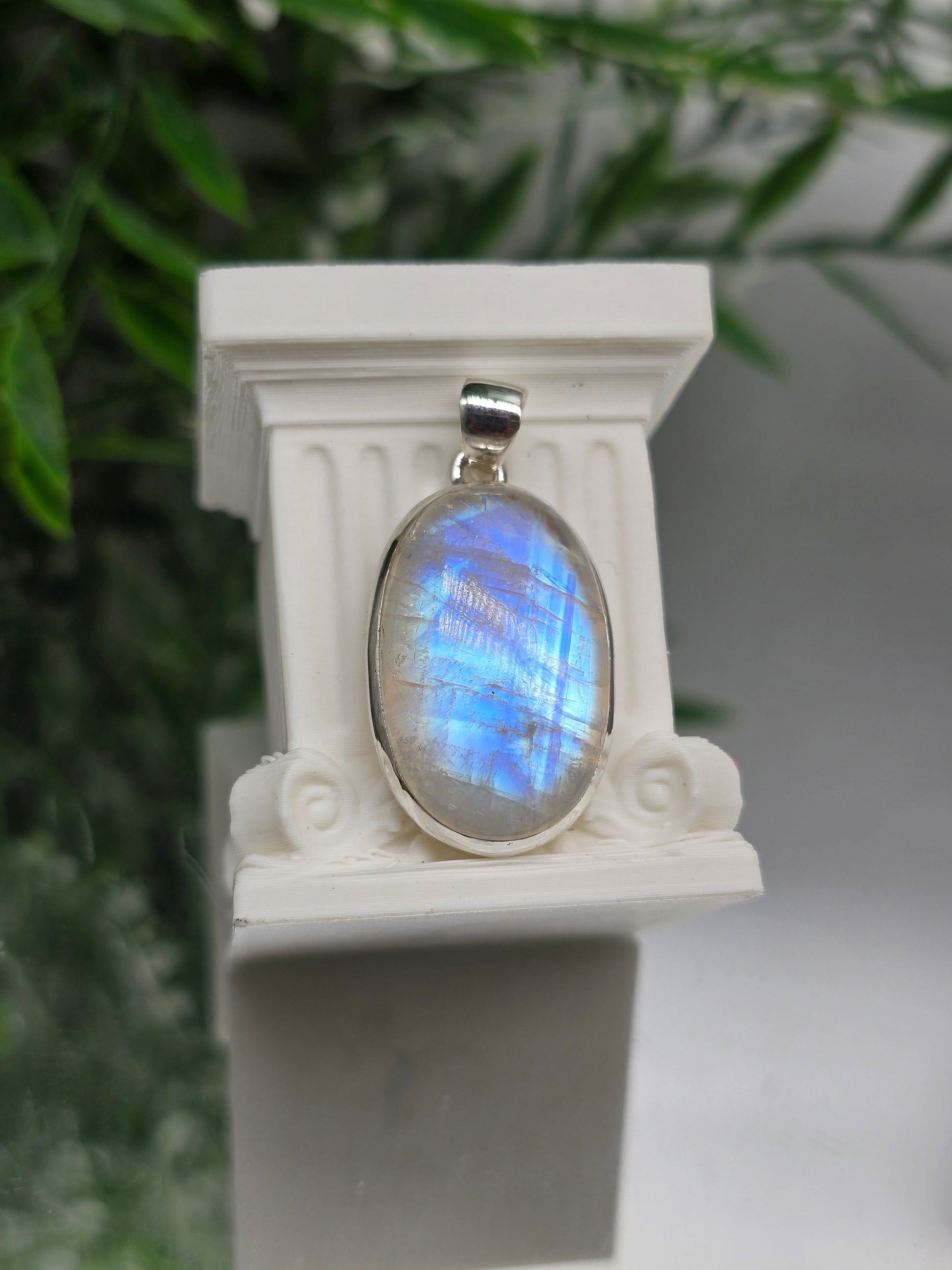Natural Blue Fire Moonstone 925 Sterling Silver Pendant 30 × 20mm (Stone of New Beginnings, Intuition & Feminine Energy) Crystal Wellness