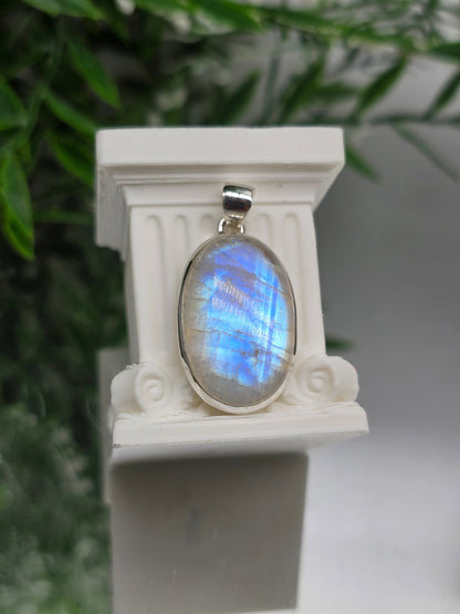 Natural Blue Fire Moonstone 925 Sterling Silver Pendant 30 × 20mm (Stone of New Beginnings, Intuition & Feminine Energy) Crystal Wellness