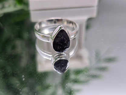 Cacoxenite Super Seven Ring – Stone of Spiritual Awakening & Inner Wisdom
925 Sterling Silver | Size 9.5 | Stone Size: 13 × 9mm Crystal Wellness