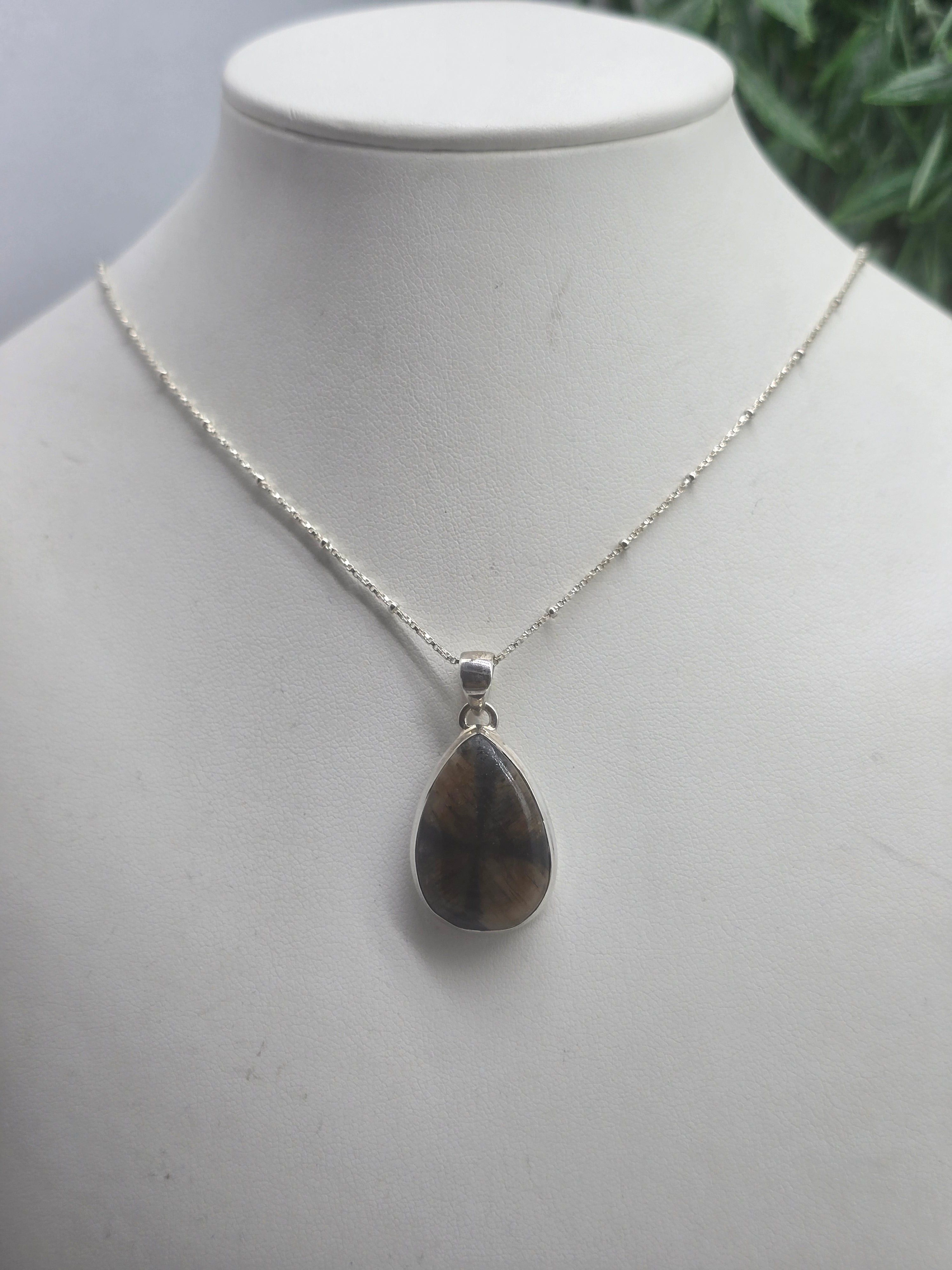 Chiastolite 925 Sterling Silver Pendant – 24 × 17 mm “Cross-Stone” Protection & Grounding (Chain Included) Crystal Wellness