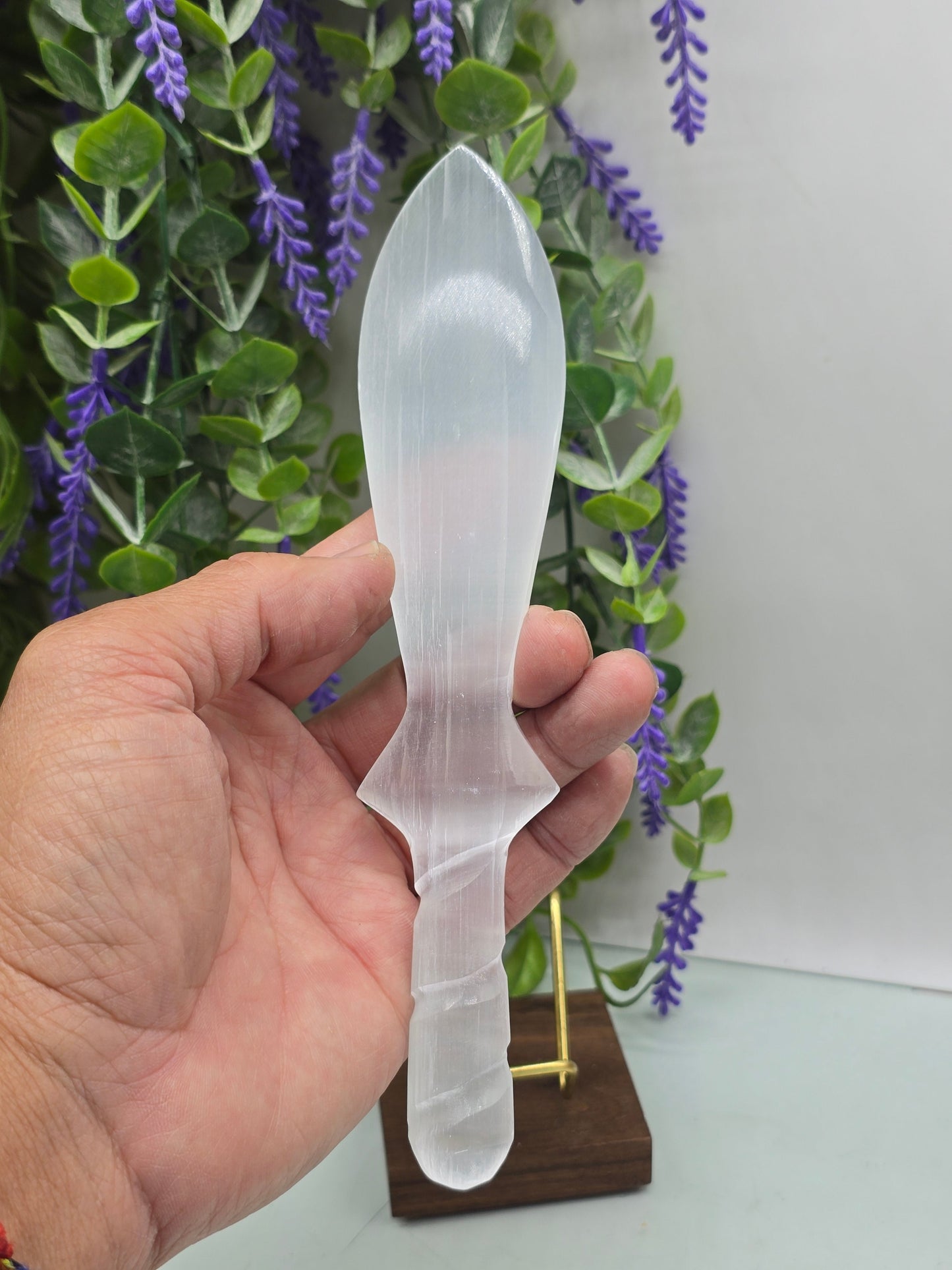 Natural Selenite (Satin Spar) Ritual Dagger – 20 × 4 cm |
Stone of Cleansing, Clarity & Protection Crystal Wellness