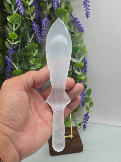 Natural Selenite (Satin Spar) Ritual Dagger – 20 × 4 cm |
Stone of Cleansing, Clarity & Protection Crystal Wellness
