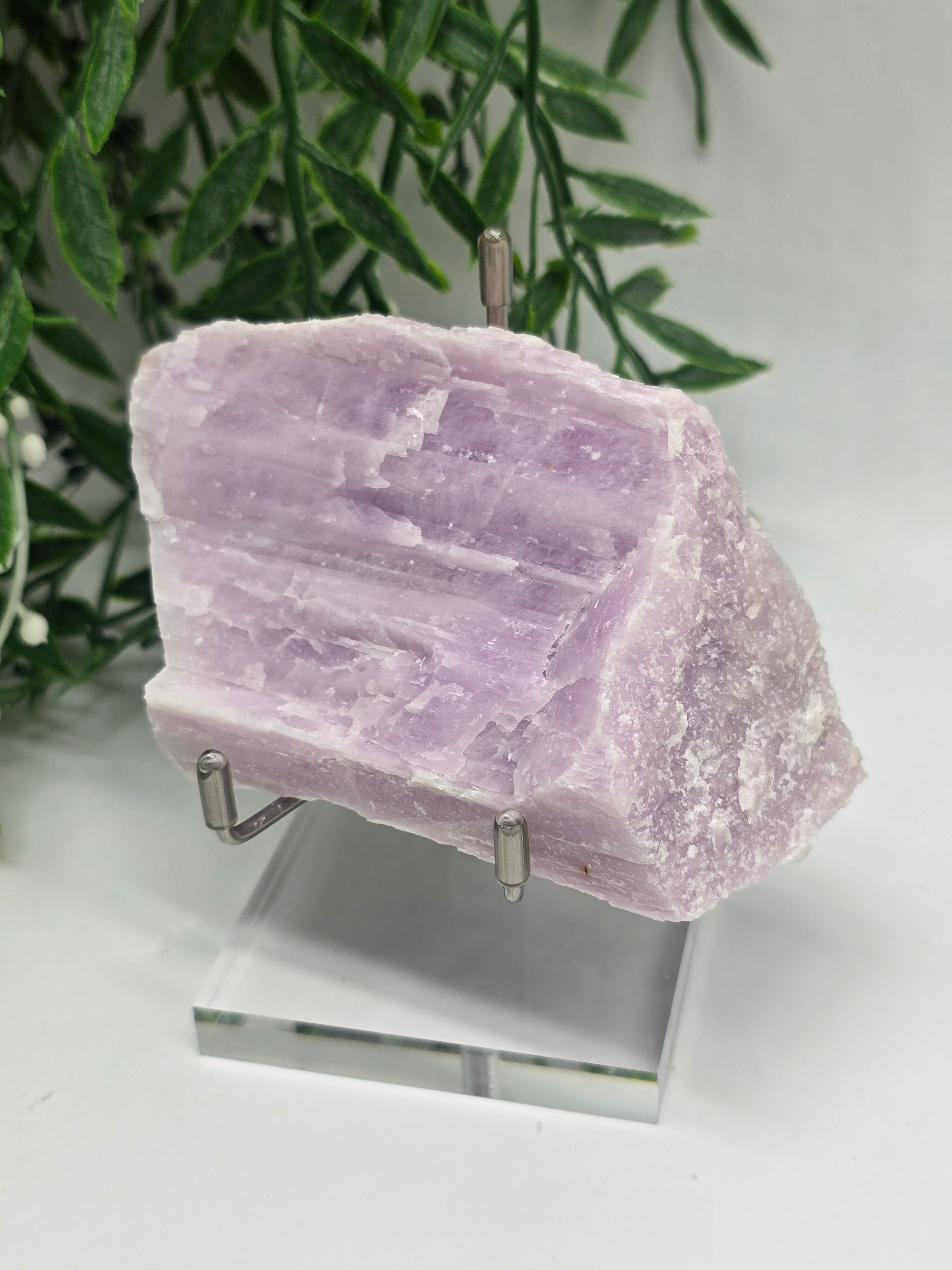 💗 Kunzite Raw – Stone of Divine Love, Calm & Emotional Healing
11x5x5cm Crystal Wellness