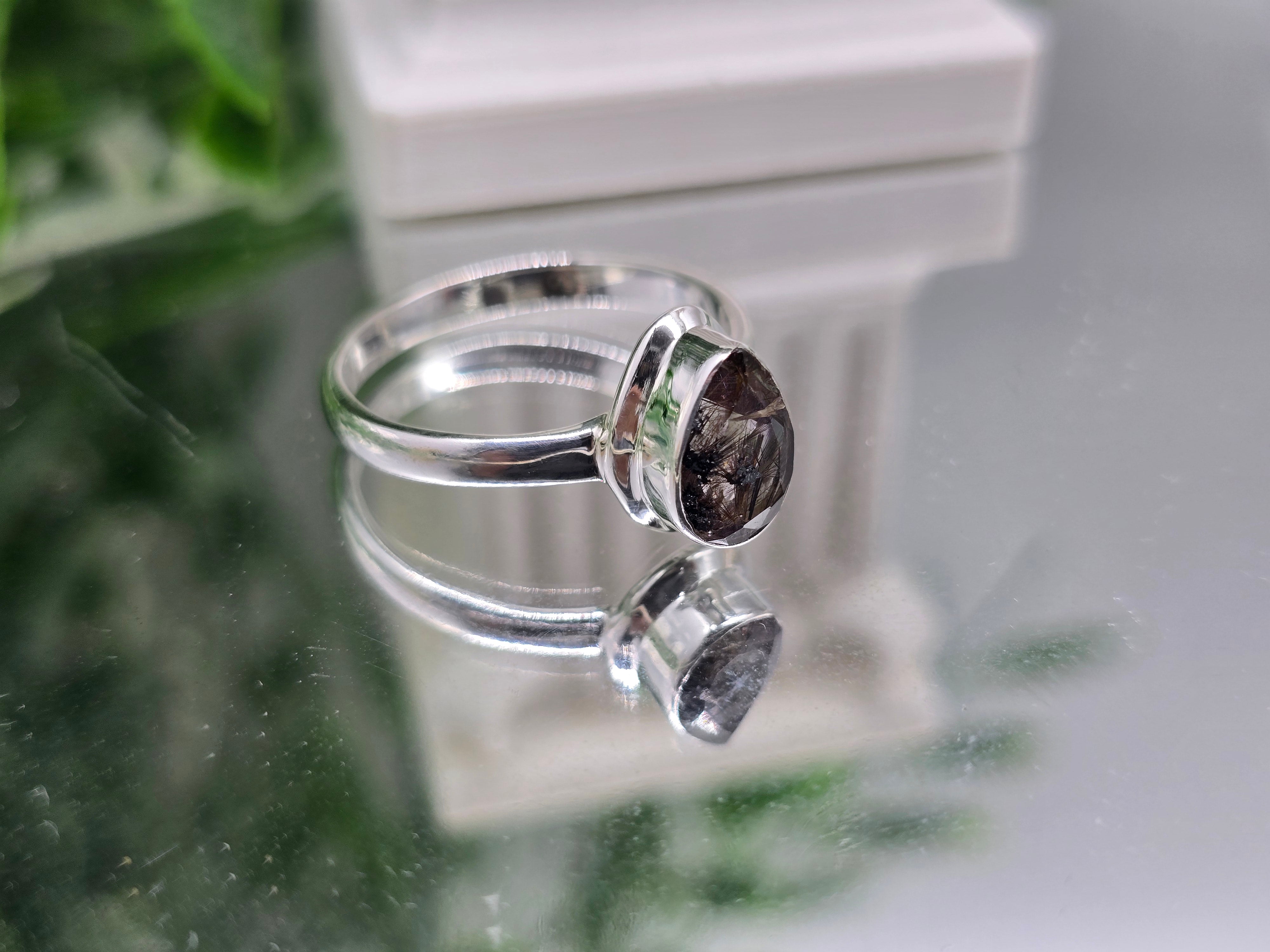 Cacoxenite Super Seven Ring – Stone of Spiritual Growth & Positive Transformation
925 Sterling Silver | Size 9.5 | Stone Size: 11 × 8mm Crystal Wellness