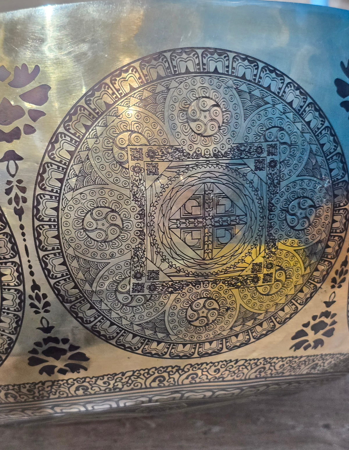 Extra Large Singing Bowl With Buddha Foot And Om Symbol Design Handcrafted With AAA Thick Material And High Quality 45cm, 17inch Crystal Wellness