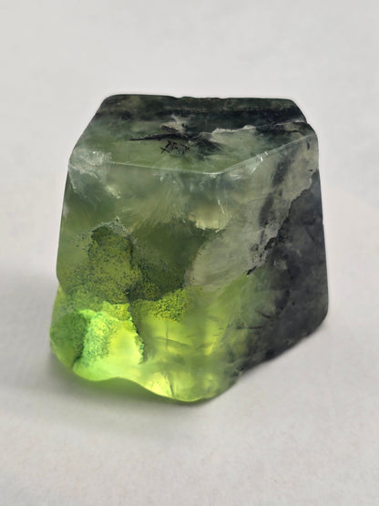 ✨ Prehnite Freeform – 129g | 4 × 4 × 3 cm Crystal Wellness