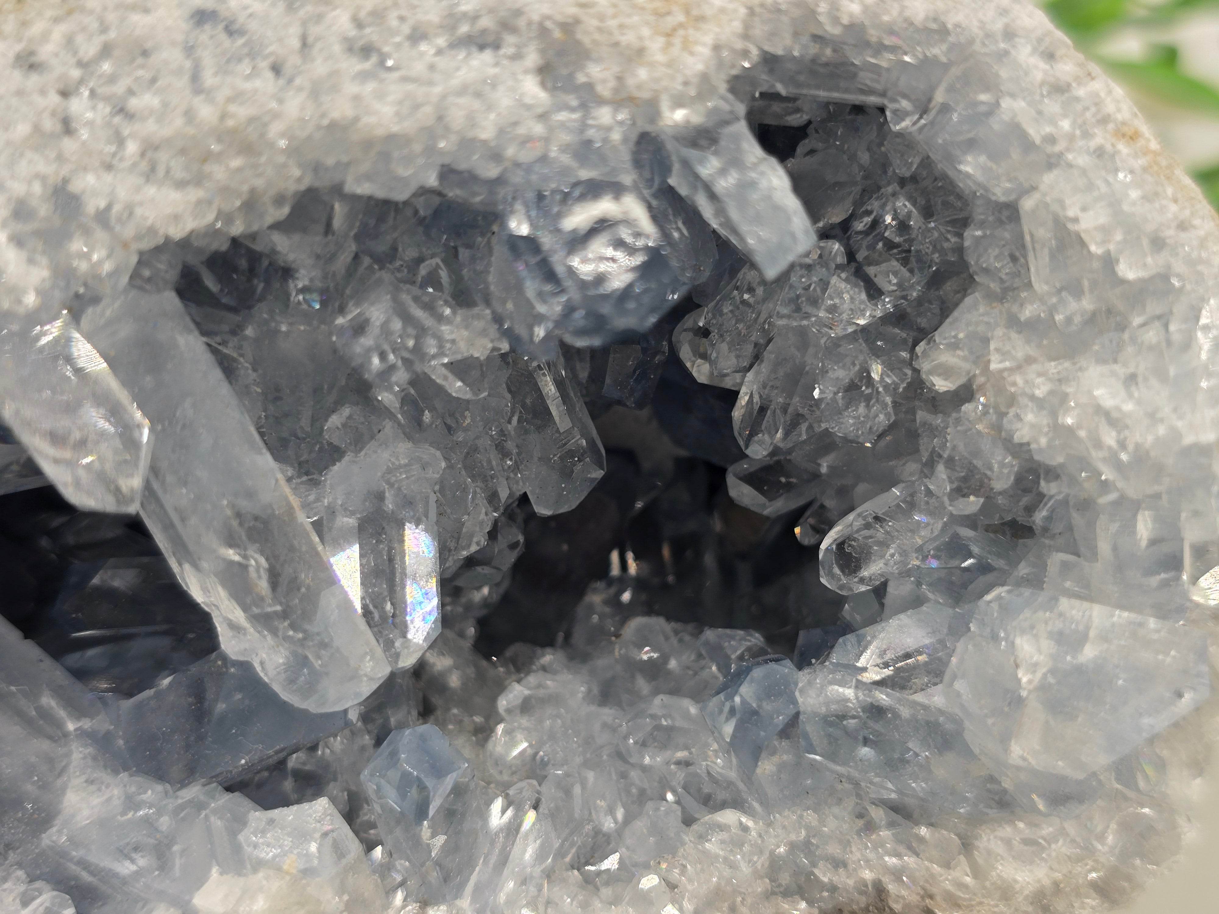 Celestial Harmony Celestite Geode – Natural Sky Blue Crystal Cave 1kg 14x7x7cm Crystal Wellness