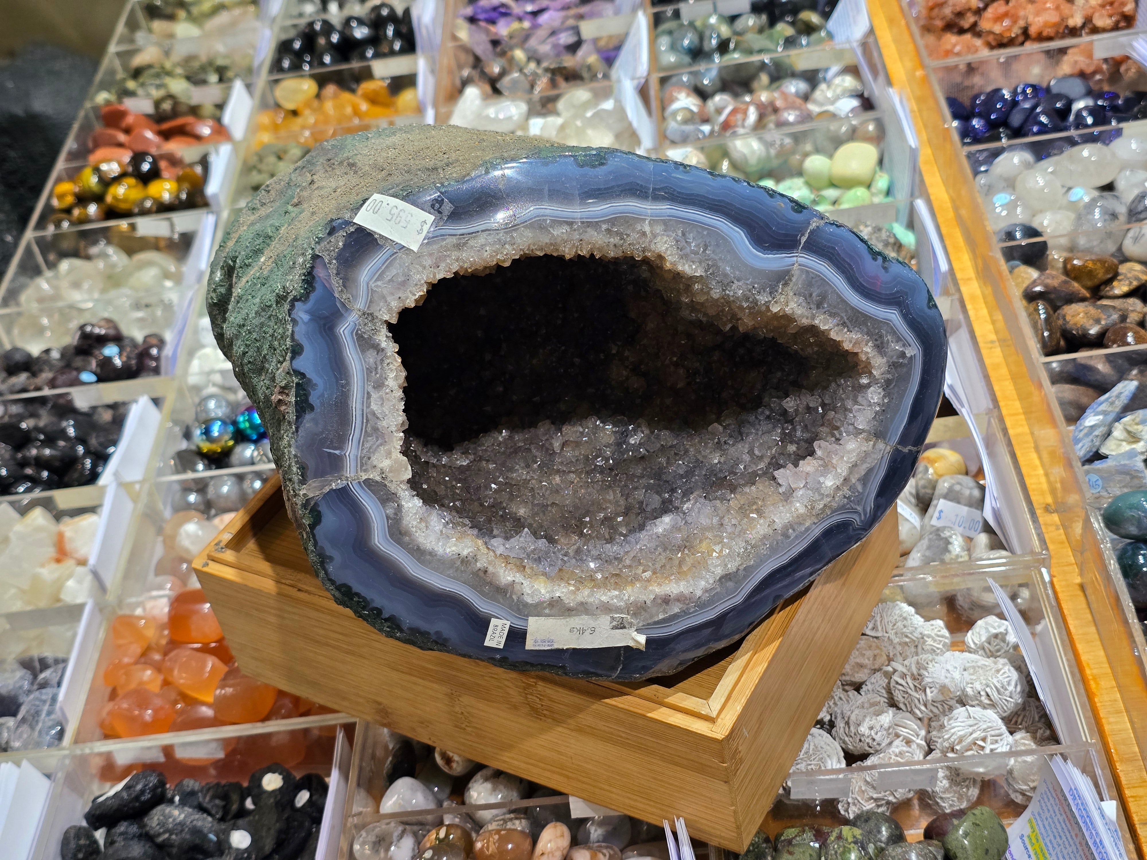 Natural Amethyst Geode – 25×23×18cm | 6.4kg Crystal Wellness