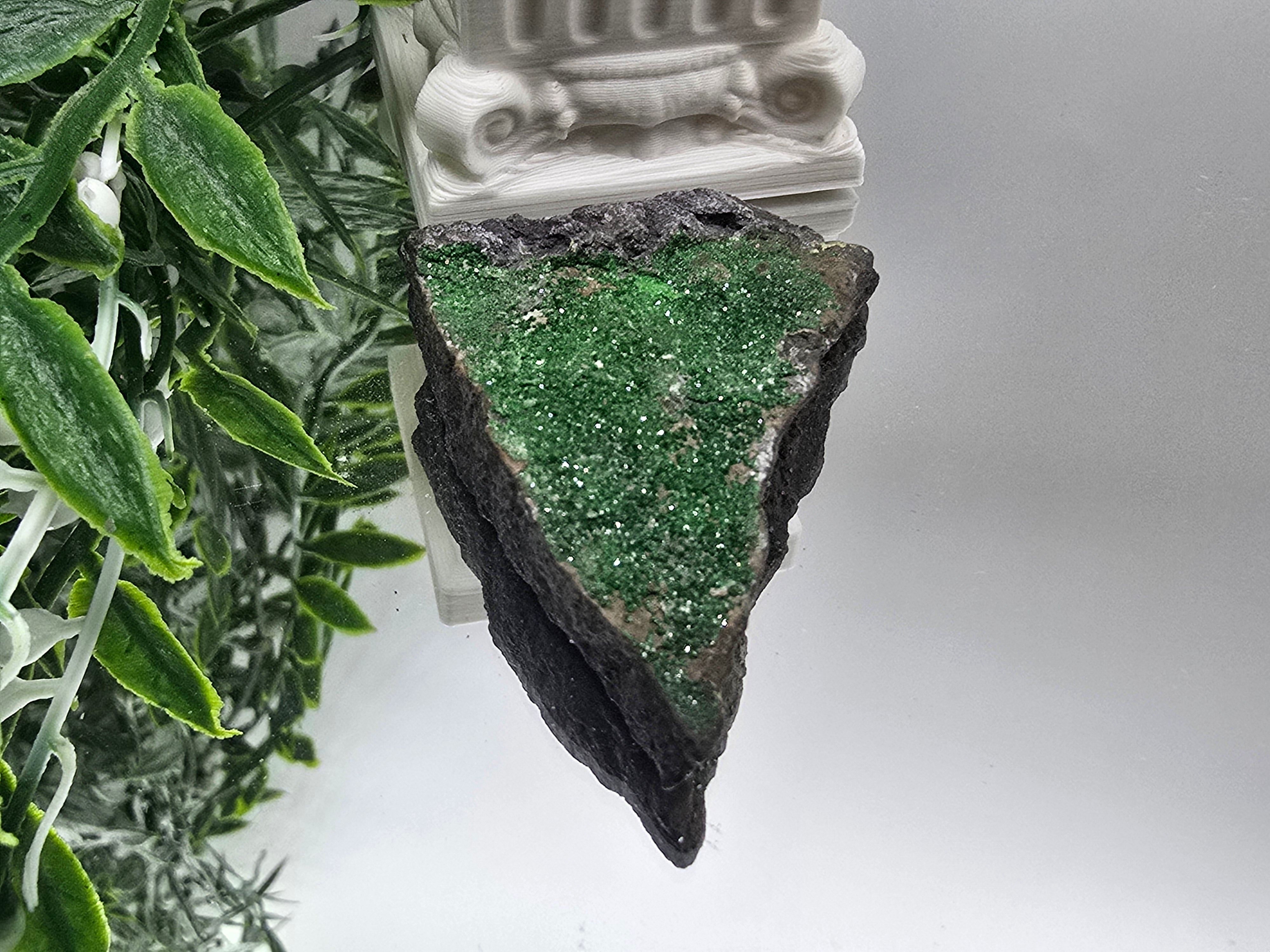 Uvarovite Raw AAA 55 × 35 × 11 mm (Stone of Abundant Heart & Prosperity) Crystal Wellness