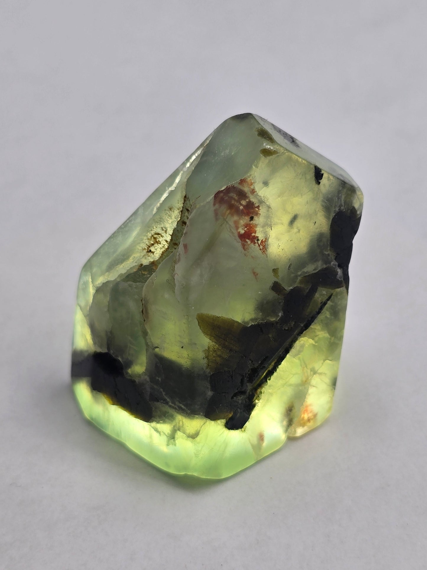 ✨ Prehnite Freeform – 69g | 5 × 4 × 3 cm Crystal Wellness