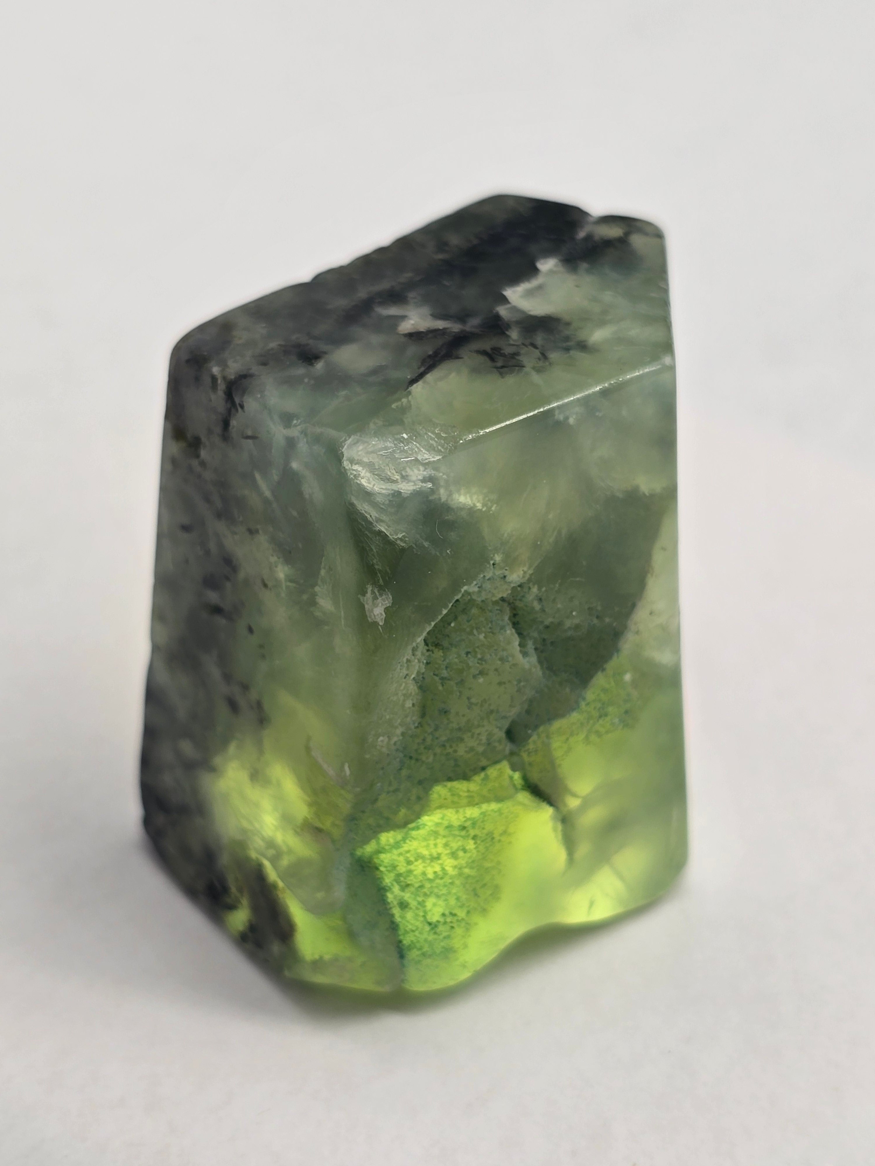 ✨ Prehnite Freeform – 129g | 4 × 4 × 3 cm Crystal Wellness