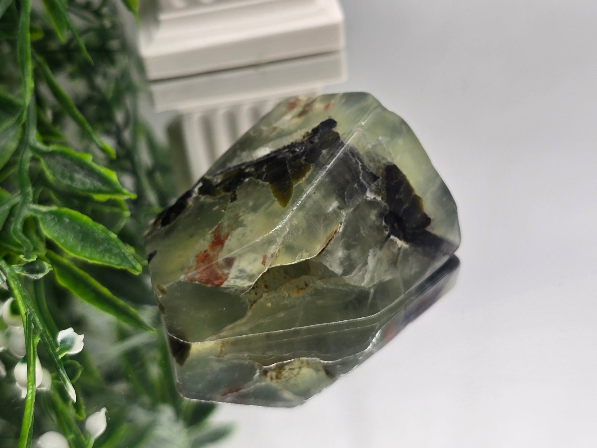 ✨ Prehnite Freeform – 69g | 5 × 4 × 3 cm Crystal Wellness