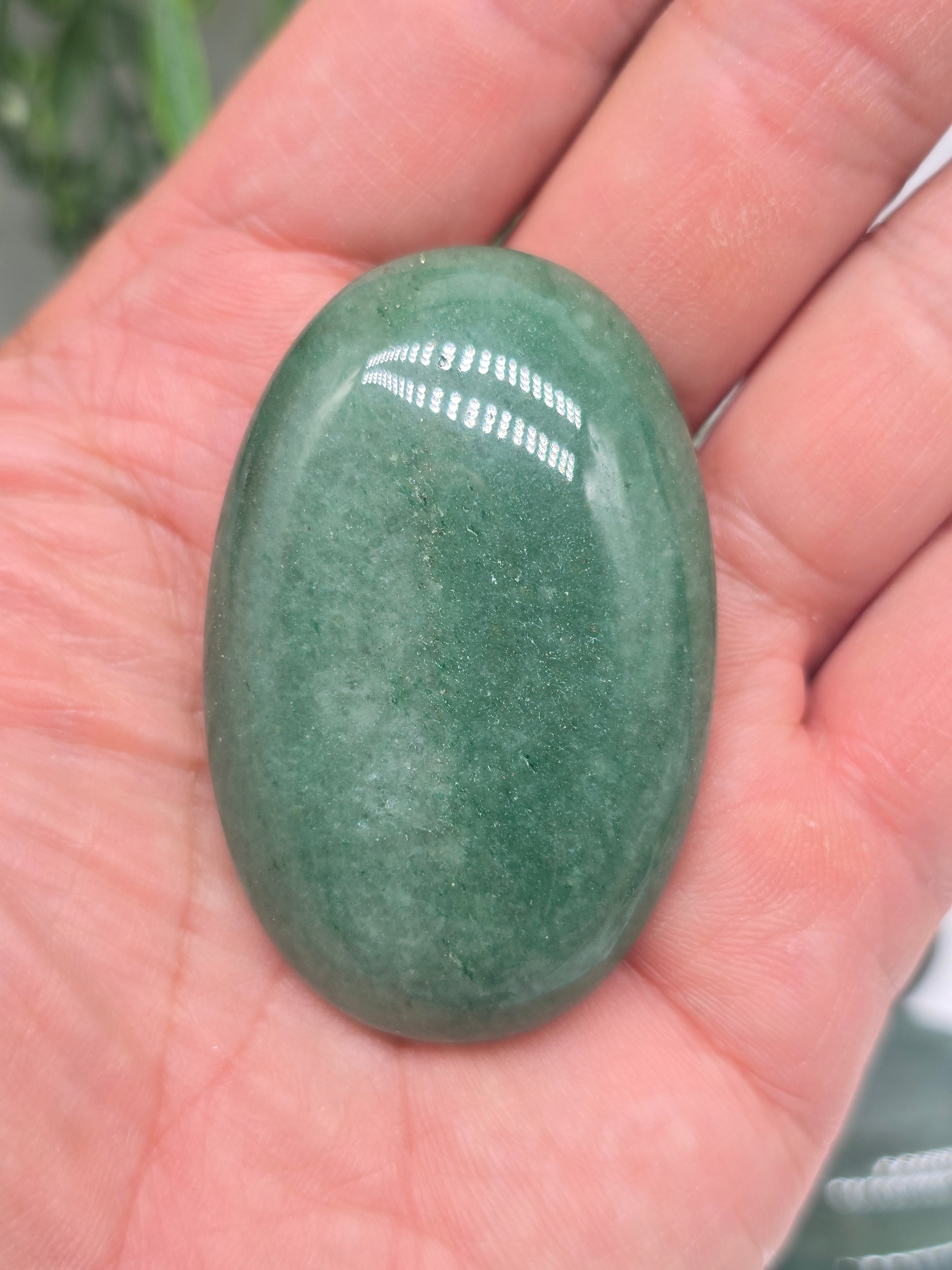 💚 Green Aventurine Palm Stone – Stone of Luck, Prosperity & New Beginnings Crystal Wellness