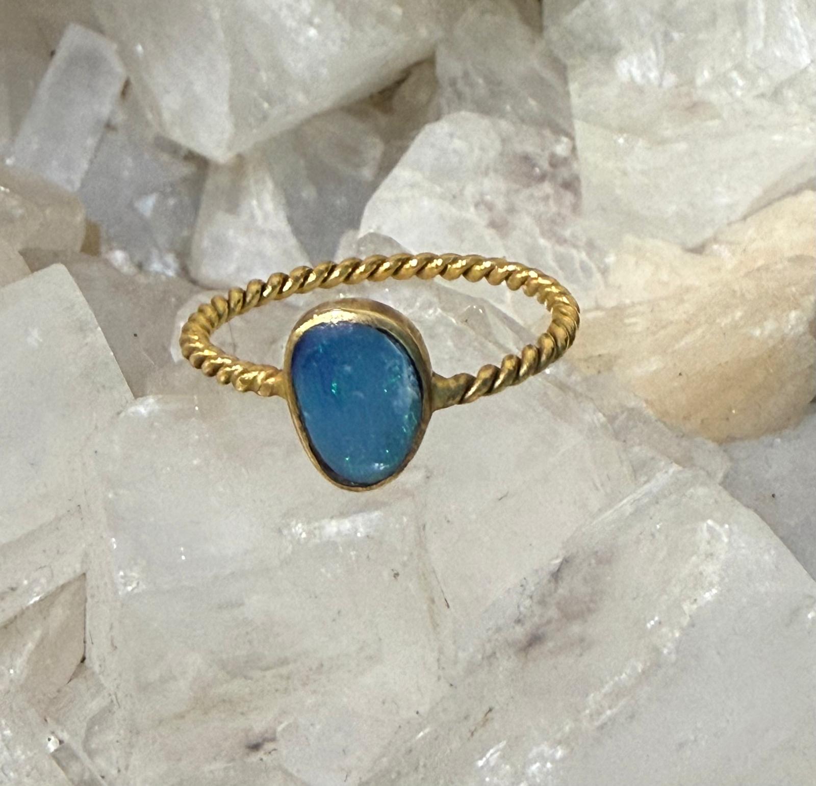 Australian Opal Ring in 22ct Solid Gold (Stone of Divine Intuition & Oceanic Light)
Size 7.5 | Total Weight: 1.23g Crystal Wellness