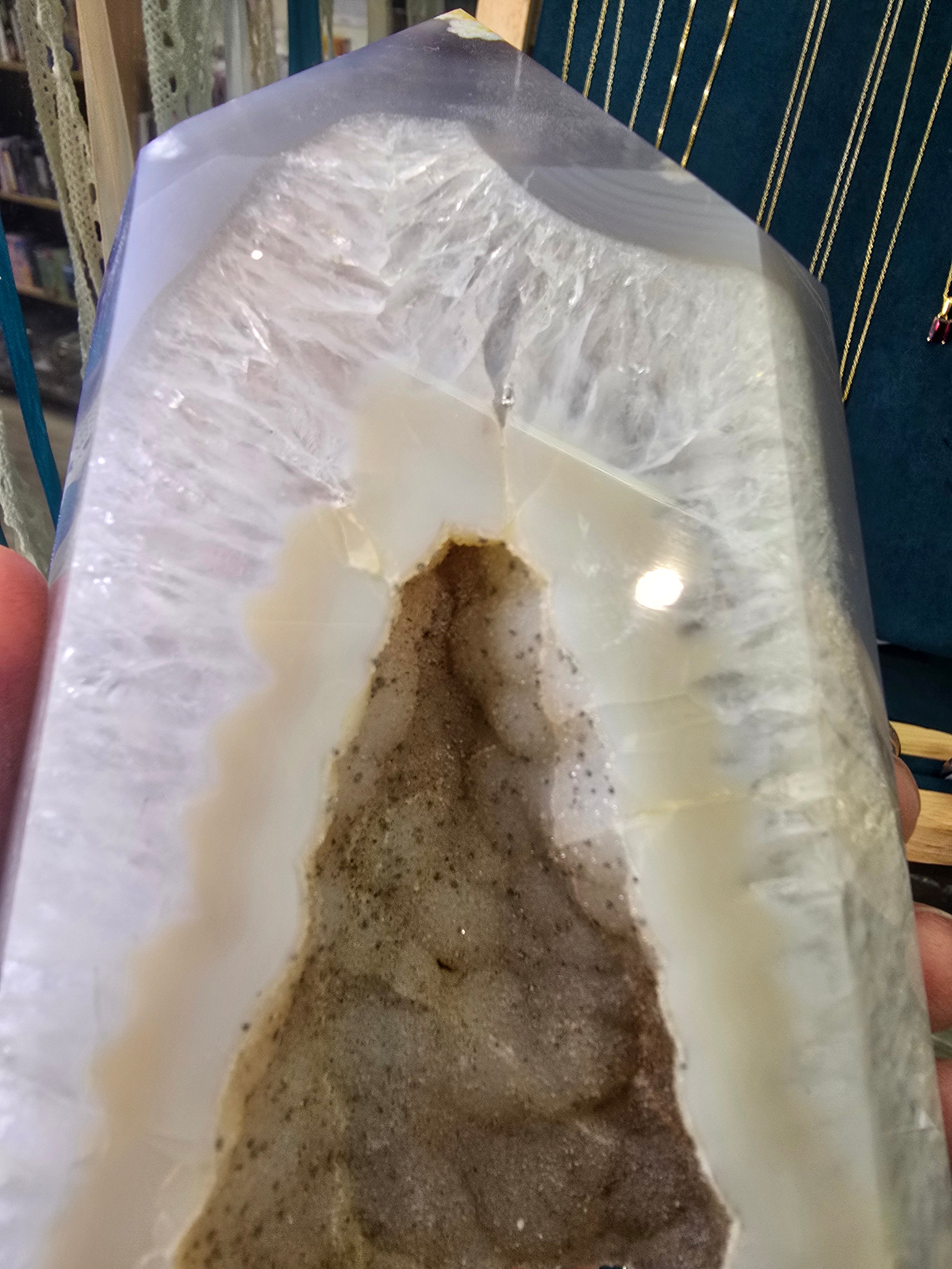 Agate Druzy Tower – Sparkling Energy Amplifier 14x10x6.5cm Crystal Wellness