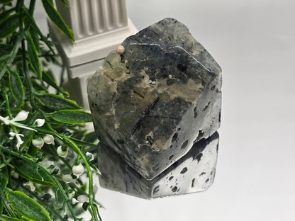 ✨ Prehnite Freeform – 181g | 5 × 5 × 5 cm Crystal Wellness