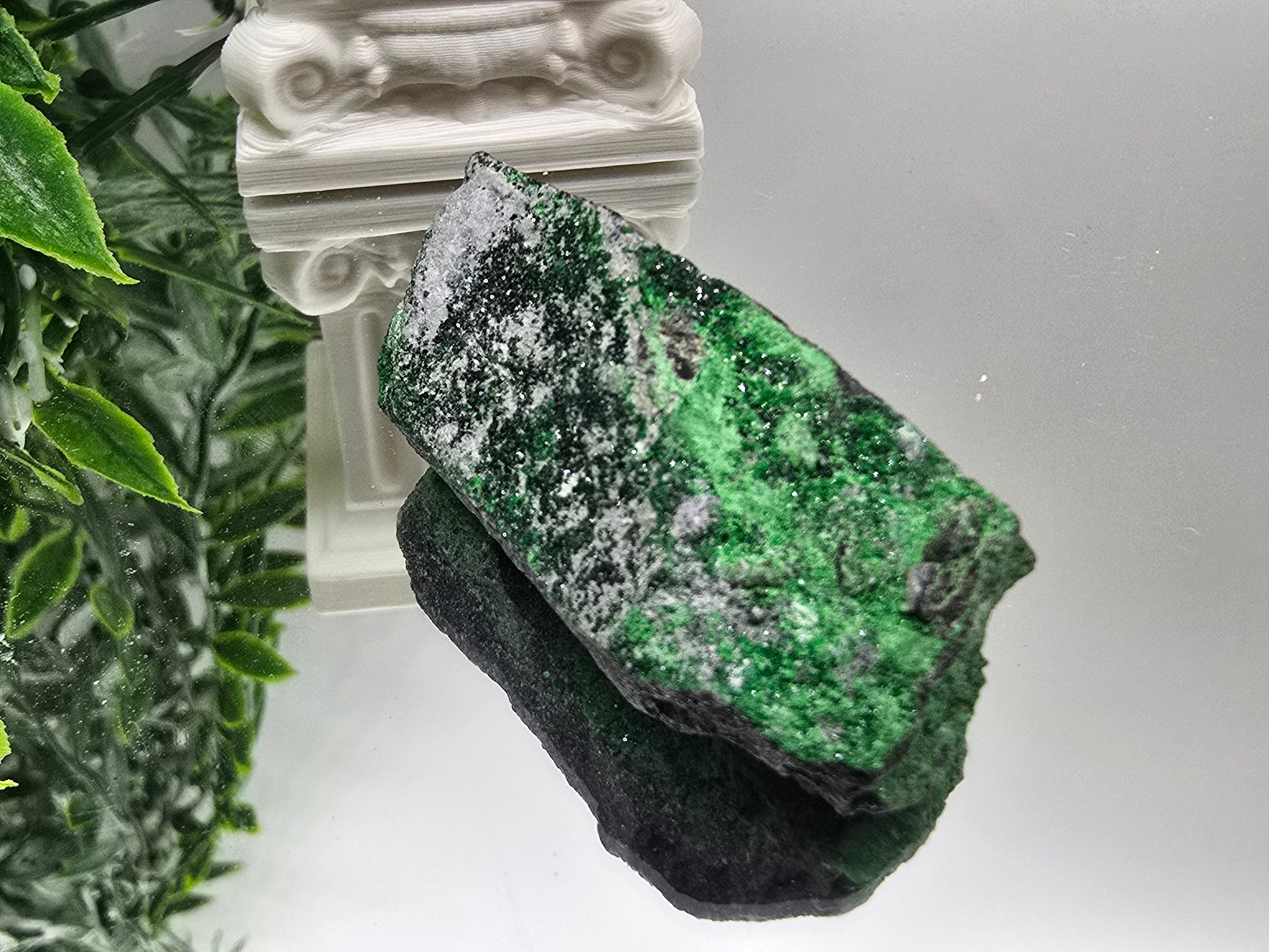 Uvarovite Rare AAA 45 × 22 × 17 mm (Stone of Abundant Heart & Prosperity) Crystal Wellness