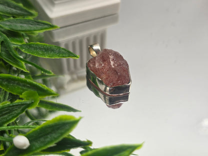 Raw Strawberry Quartz Pendant – 925 Sterling Silver Crystal Wellness