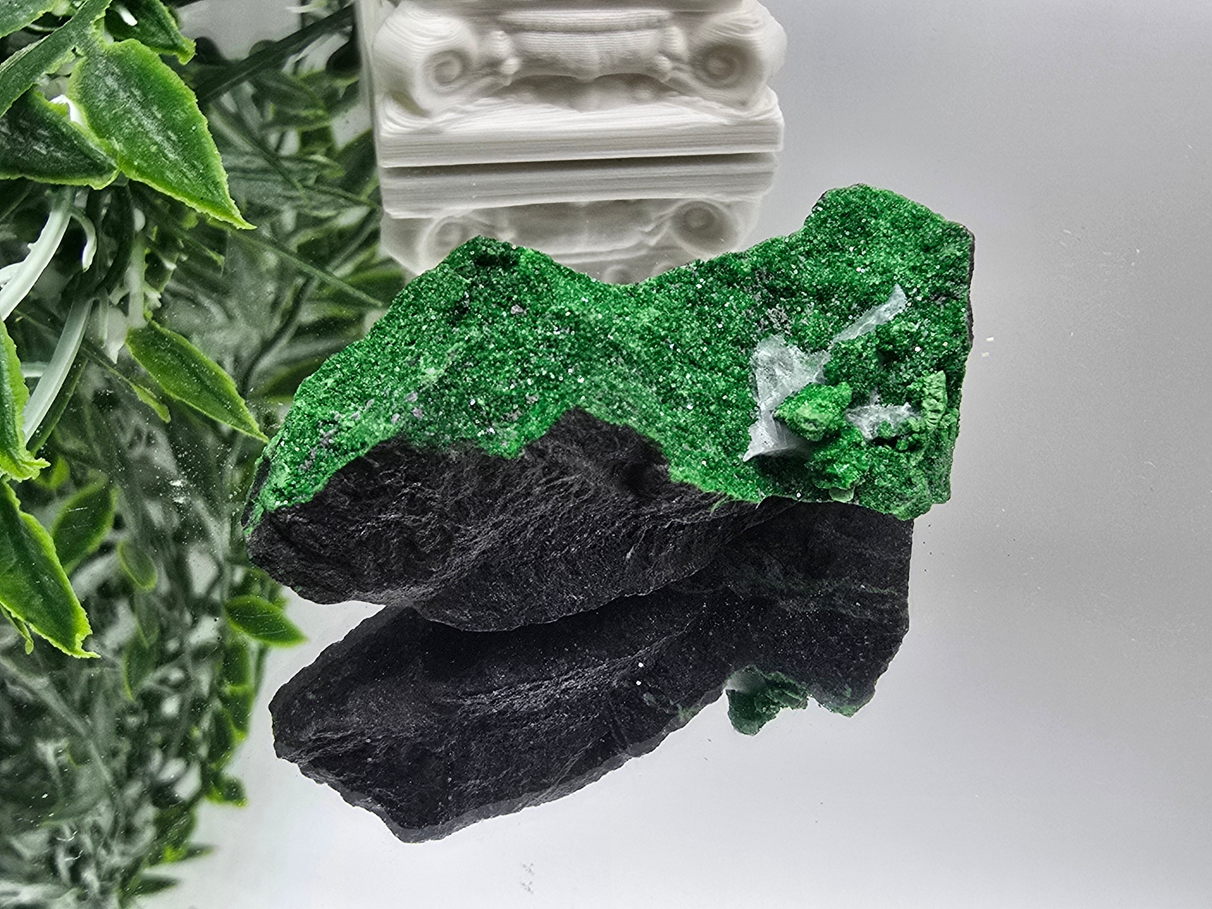 Uvarovite Rare AAA 60 × 22 × 20 mm (Stone of Abundant Heart & Prosperity) Crystal Wellness