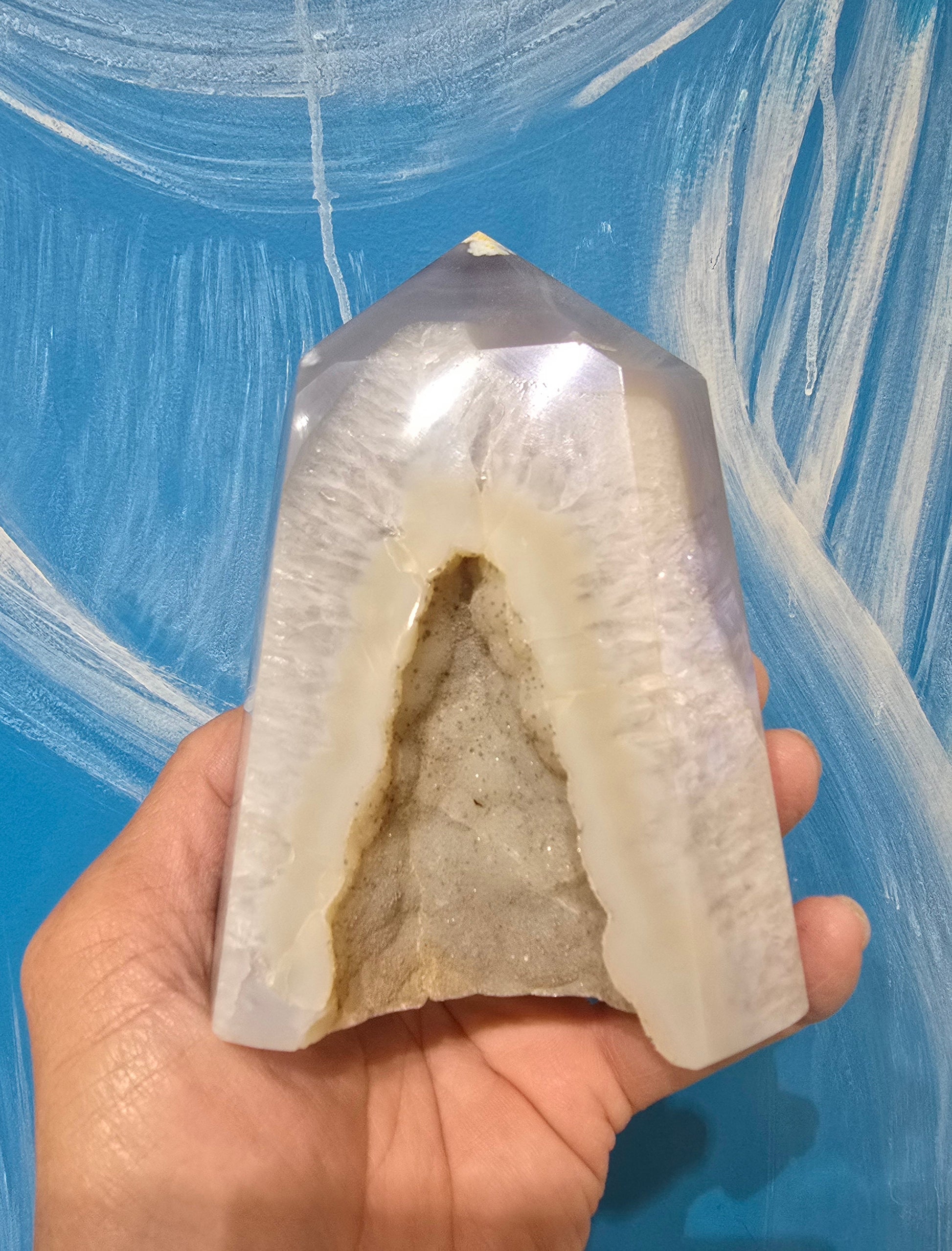 Agate Druzy Tower – Sparkling Energy Amplifier 14x10x6.5cm Crystal Wellness