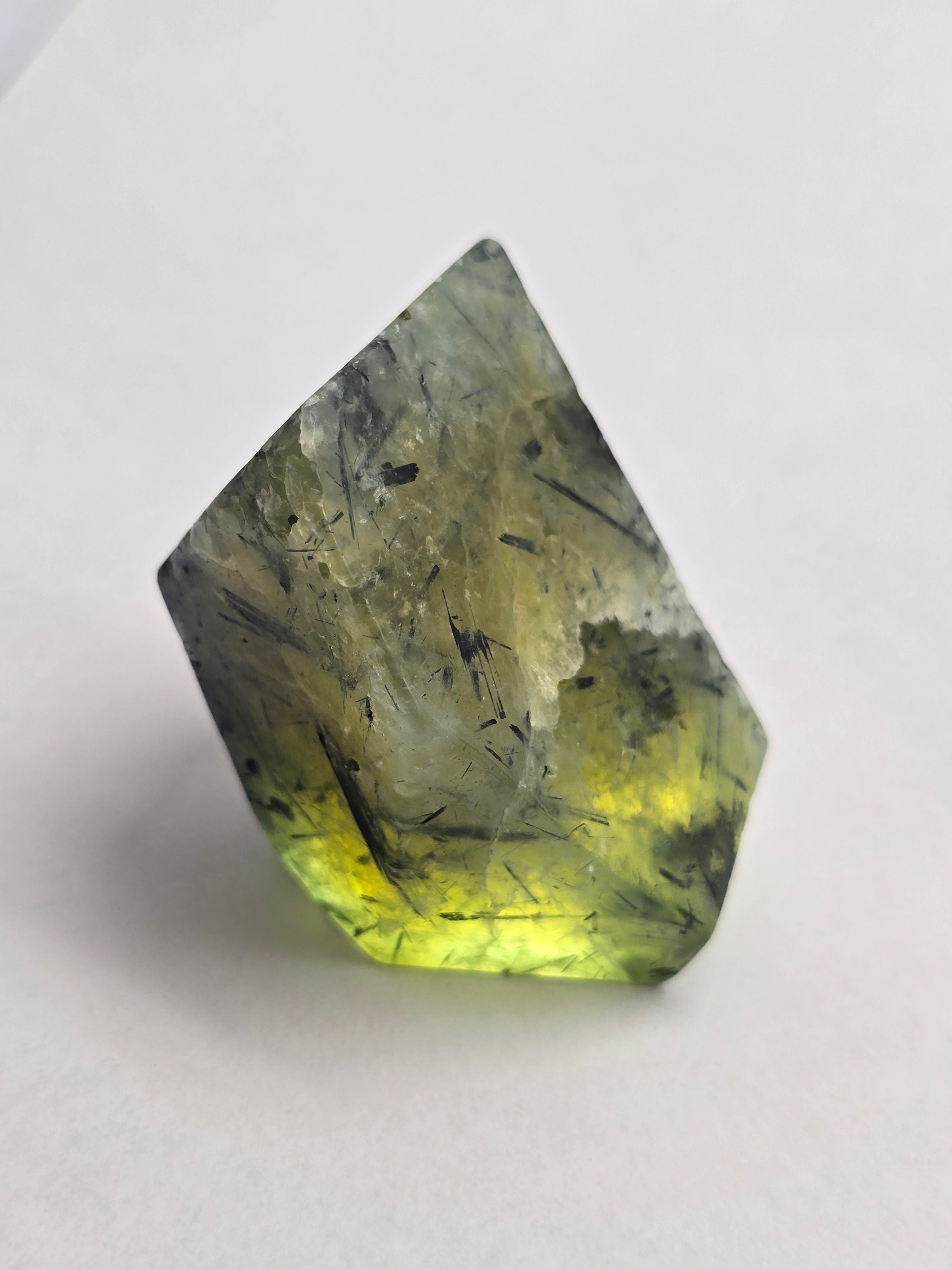 ✨ Prehnite Freeform – 180g | 6 × 4 × 4 cm Crystal Wellness