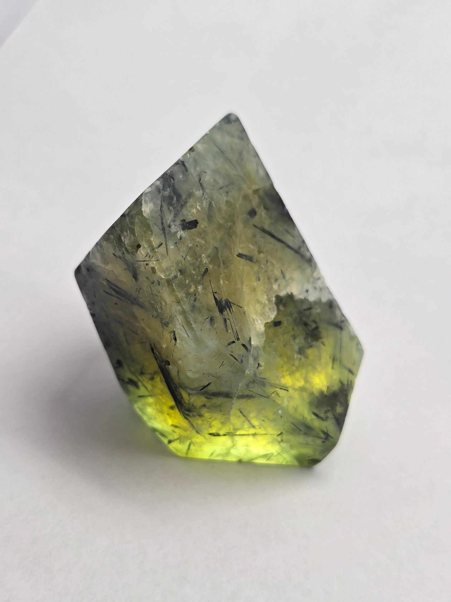 ✨ Prehnite Freeform – 180g | 6 × 4 × 4 cm Crystal Wellness