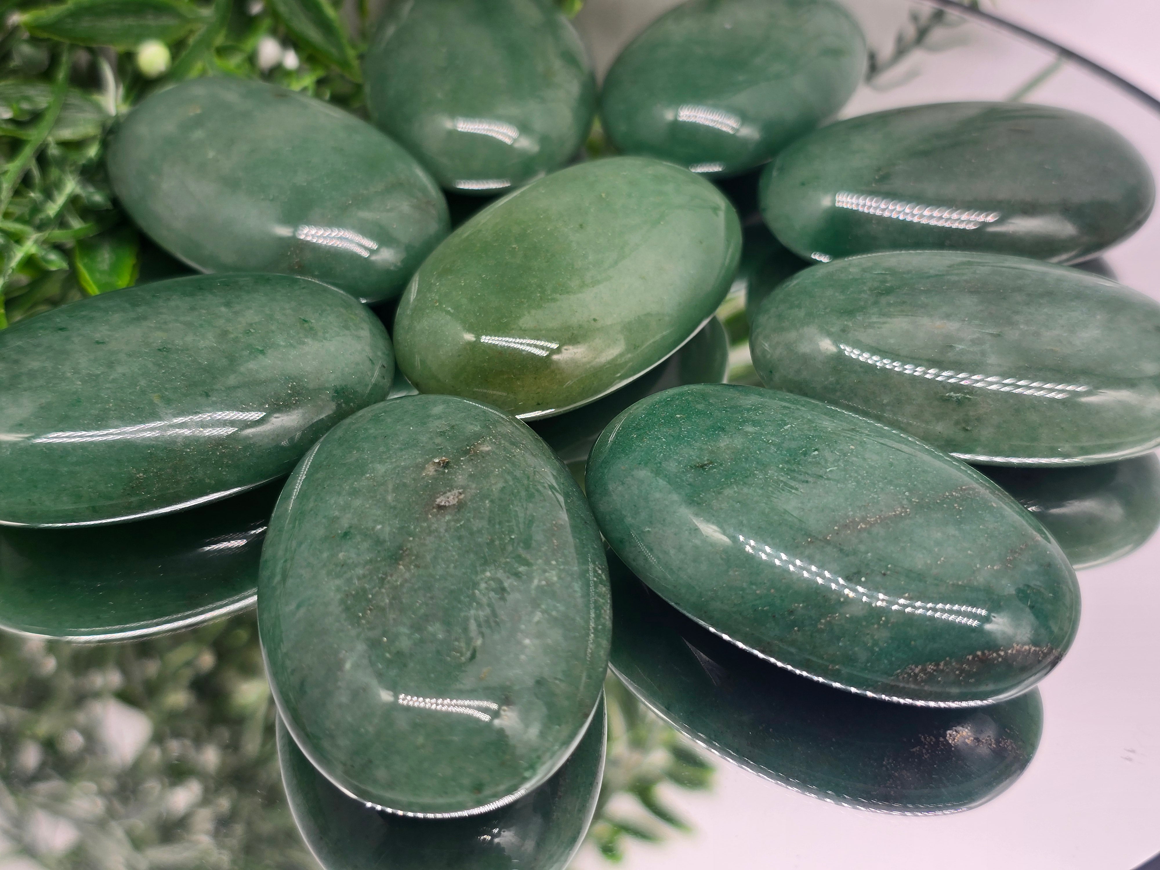 💚 Green Aventurine Palm Stone – Stone of Luck, Prosperity & New Beginnings Crystal Wellness