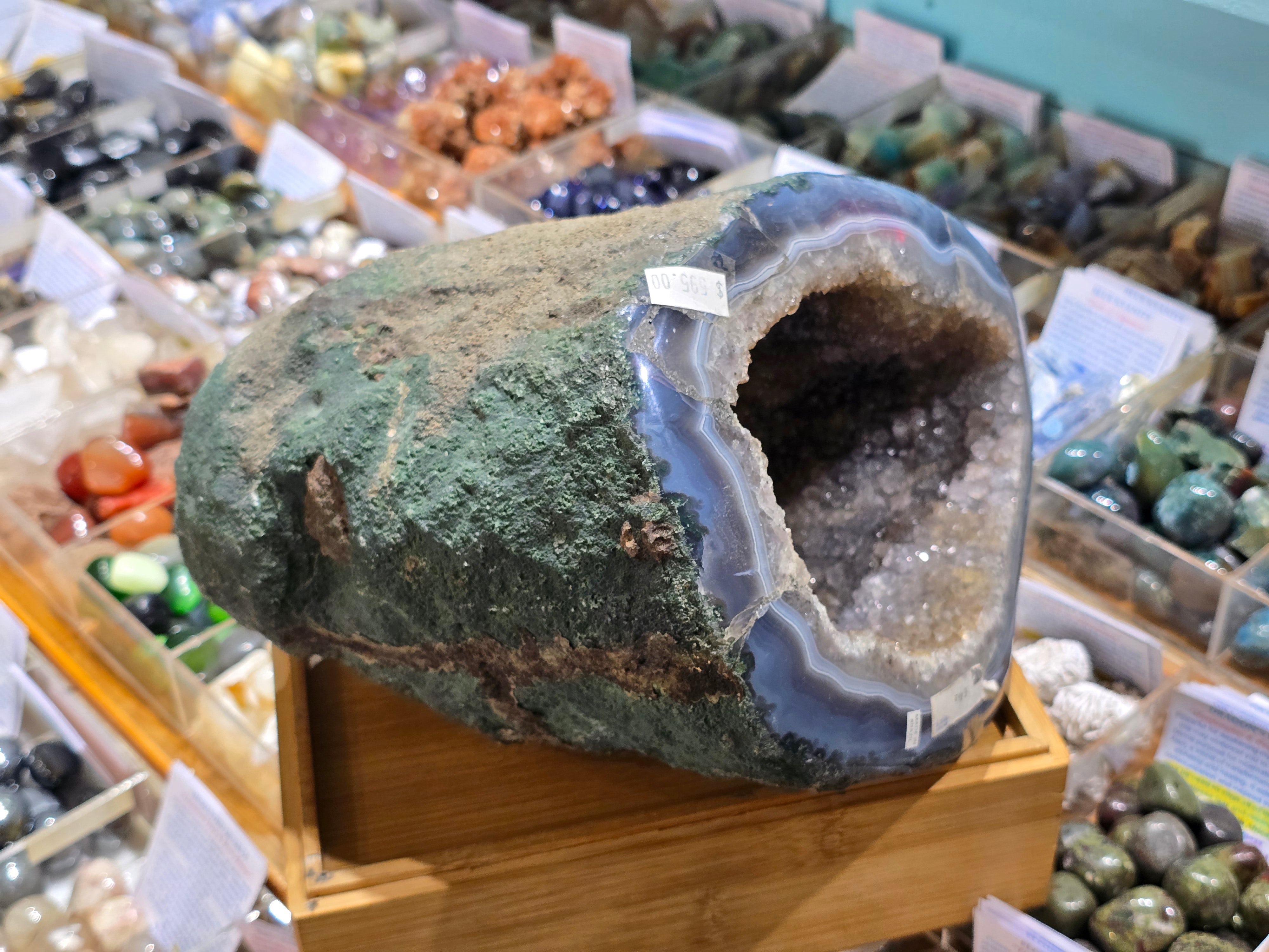 Natural Amethyst Geode – 25×23×18cm | 6.4kg Crystal Wellness