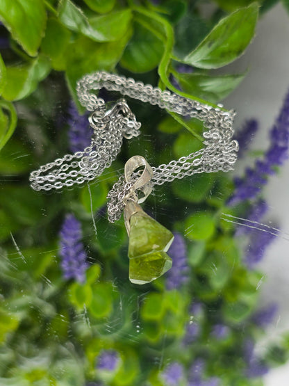 Peridot 925 Silver Pendant – Stone of Renewal & Positive Growth Crystal Wellness