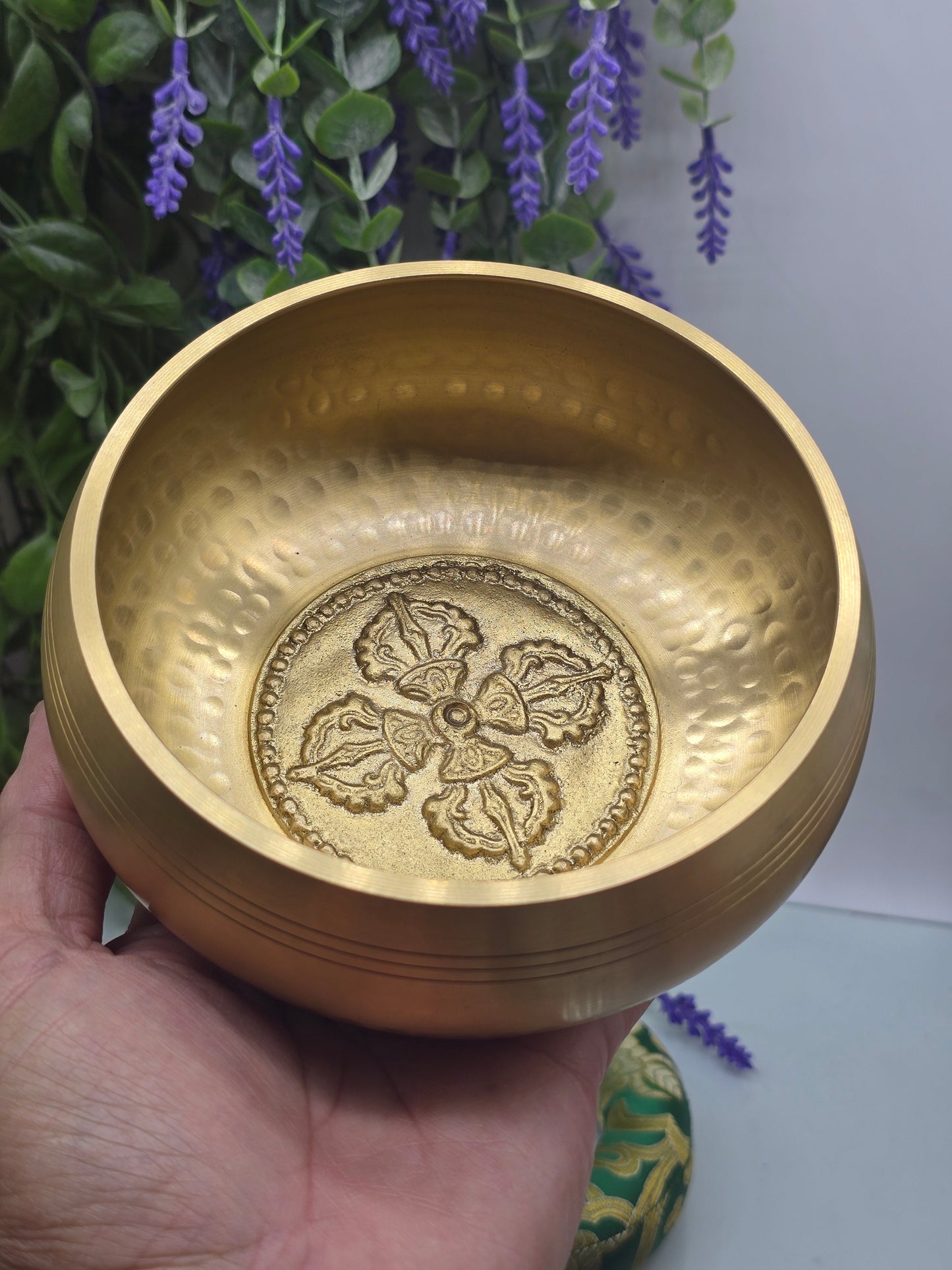 Tibetan Singing Bowl — 5.5 Inch | B Note | Crown Chakra |
"Divine Consciousness” Crystal Wellness