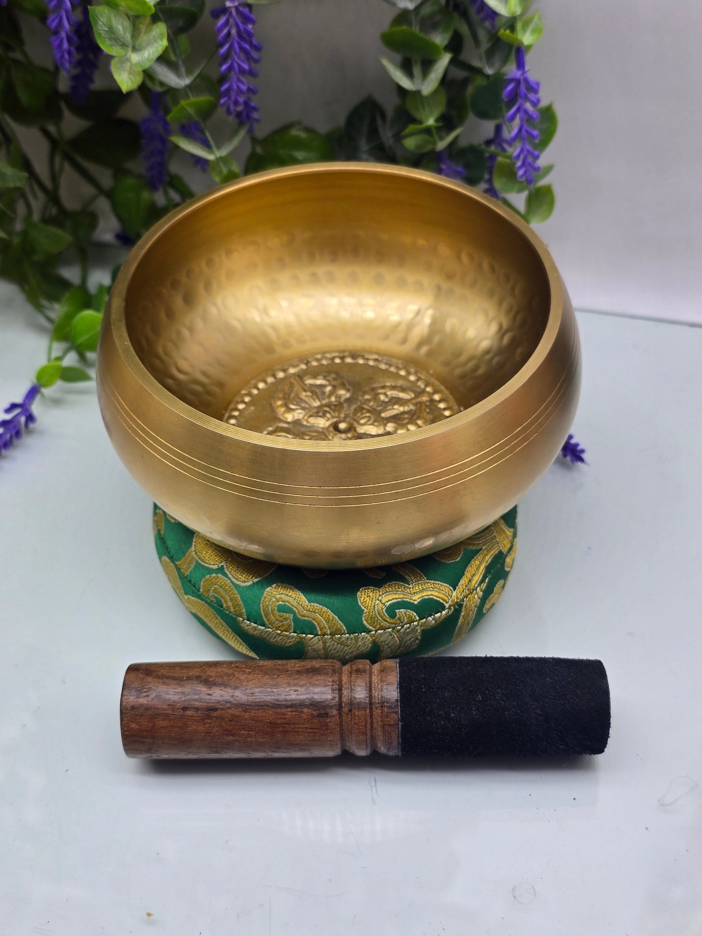 Tibetan Singing Bowl — 5.5 Inch | B Note | Crown Chakra |
"Divine Consciousness” Crystal Wellness