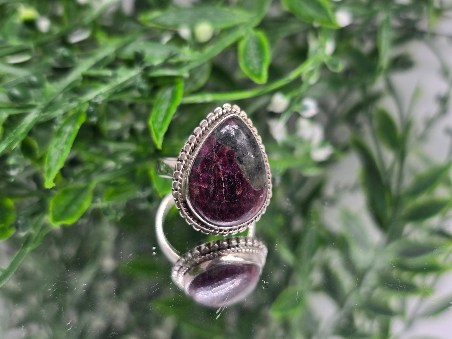 Eudialyte 925 Sterling Silver Ring (Size 9) – Stone of Love, Life Force & Emotional Healing Crystal Wellness