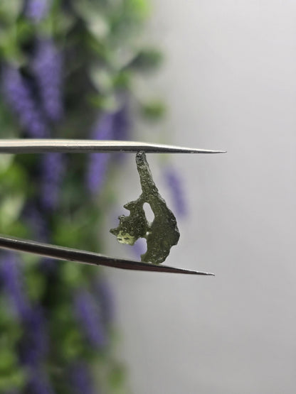 Natural Moldavite 0.9g – Cosmic Transformation Tektite Crystal Wellness