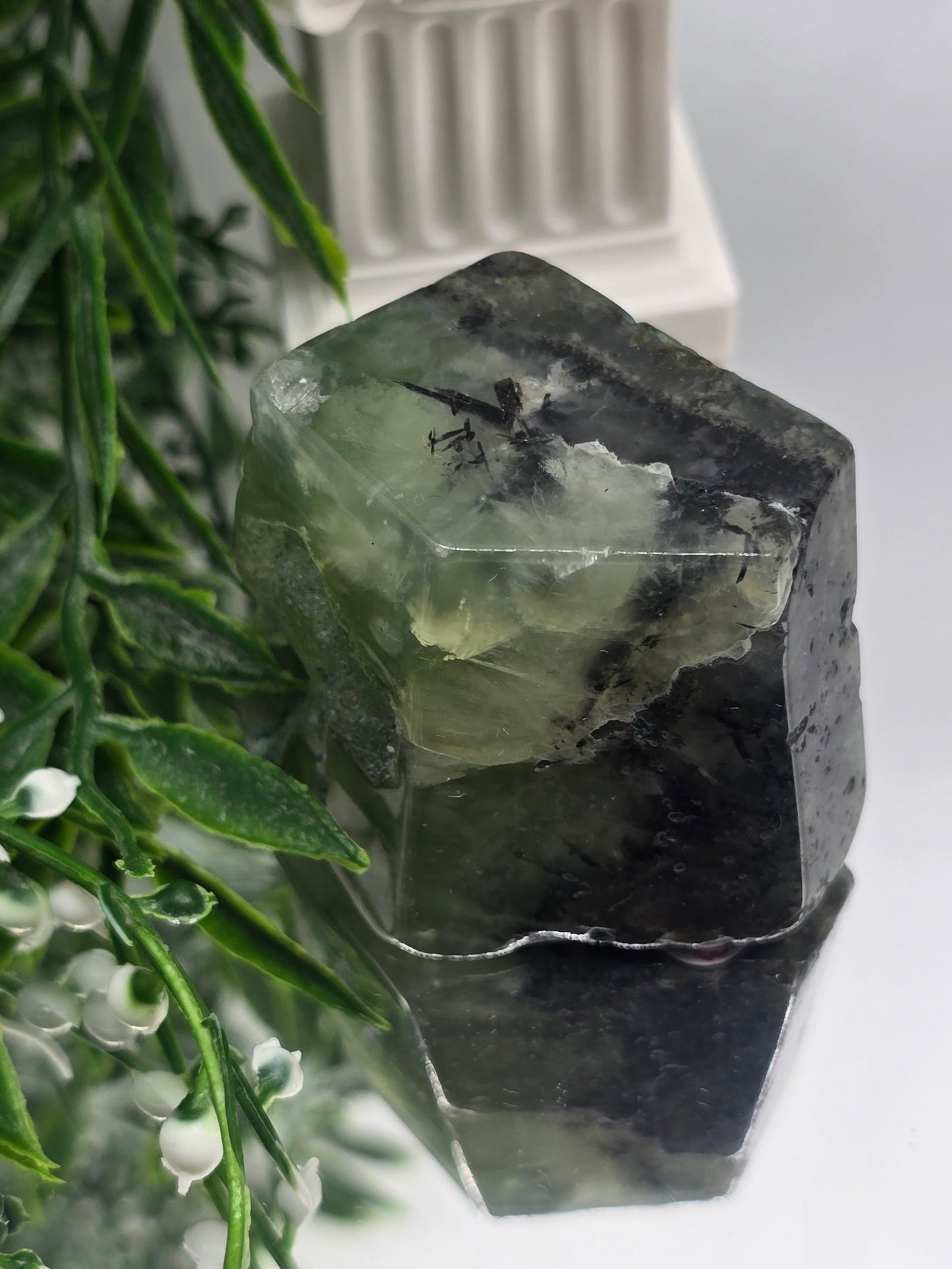 ✨ Prehnite Freeform – 129g | 4 × 4 × 3 cm Crystal Wellness