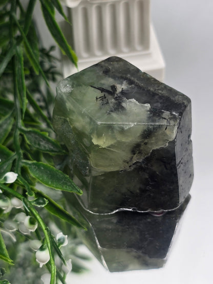 ✨ Prehnite Freeform – 129g | 4 × 4 × 3 cm Crystal Wellness