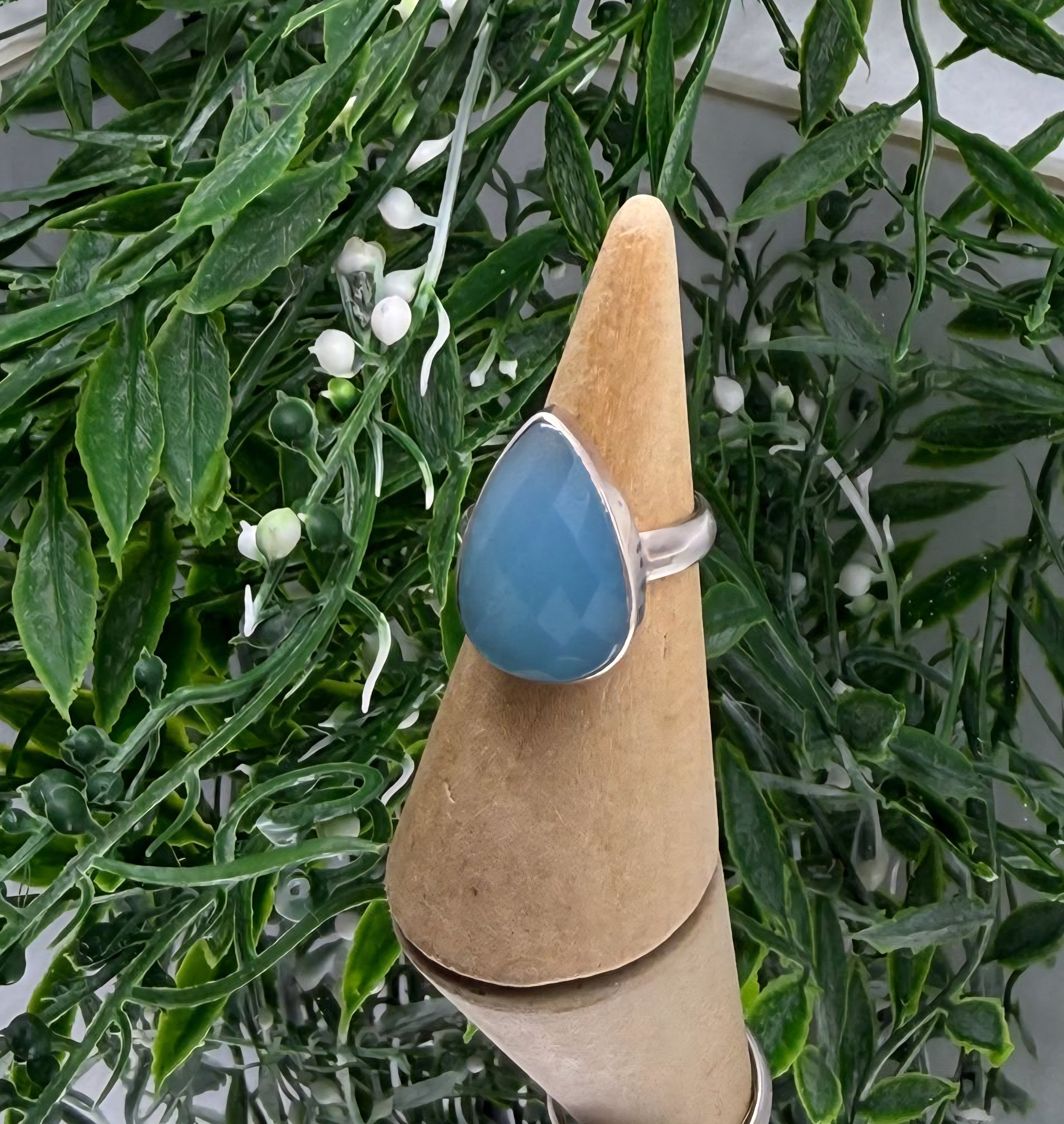 Blue Chalcedony 925 Sterling Silver Ring (Stone of Serene Expression & Emotional Harmony)
Size 8 | $88 Crystal Wellness