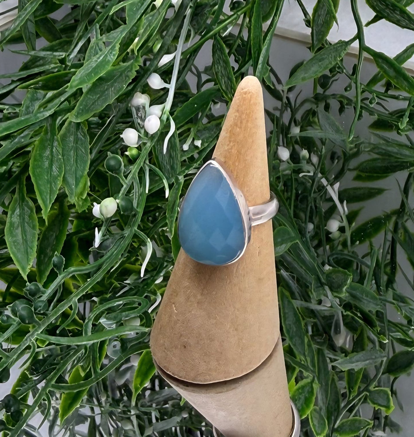 Blue Chalcedony 925 Sterling Silver Ring (Stone of Serene Expression & Emotional Harmony)
Size 8 | $88 Crystal Wellness