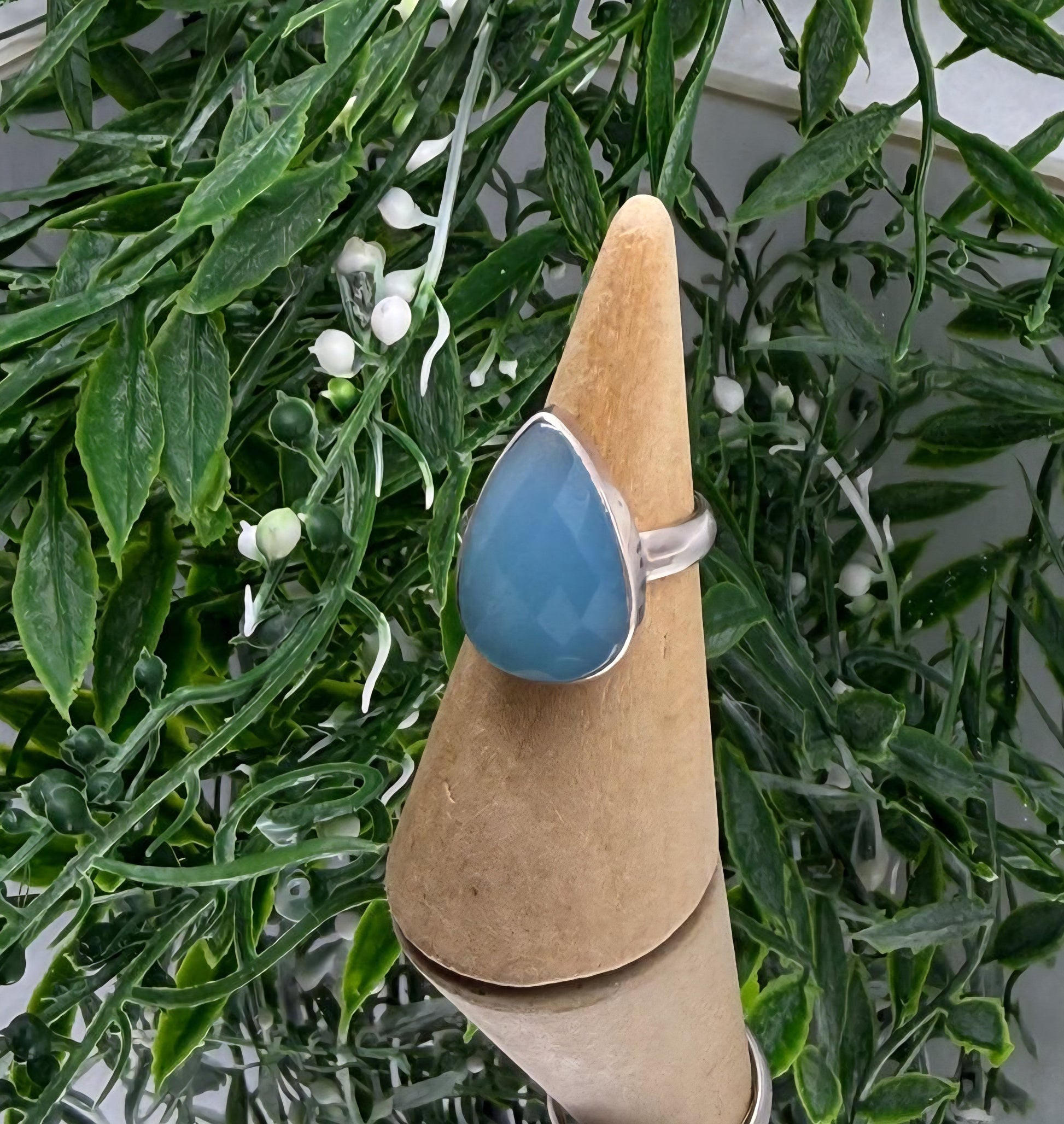 Blue Chalcedony 925 Sterling Silver Ring (Stone of Serene Expression & Emotional Harmony)
Size 8 | $88 Crystal Wellness