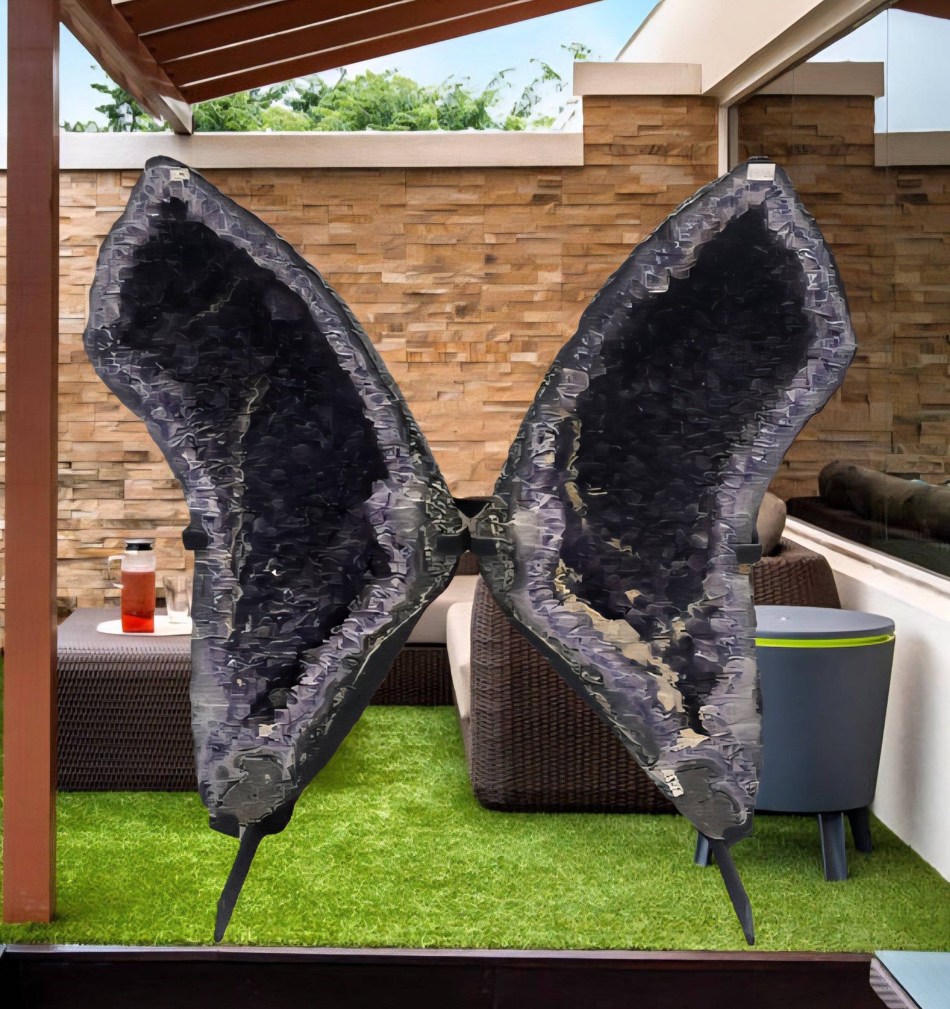 Amethyst Geode “THE BUTTERFLY” – 57 kg
Size: 73 × 70 cm Crystal Wellness