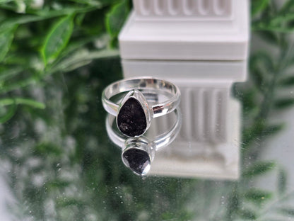 Cacoxenite Super Seven Ring – Stone of Spiritual Awakening & Inner Wisdom
925 Sterling Silver | Size 9.5 | Stone Size: 13 × 9mm Crystal Wellness
