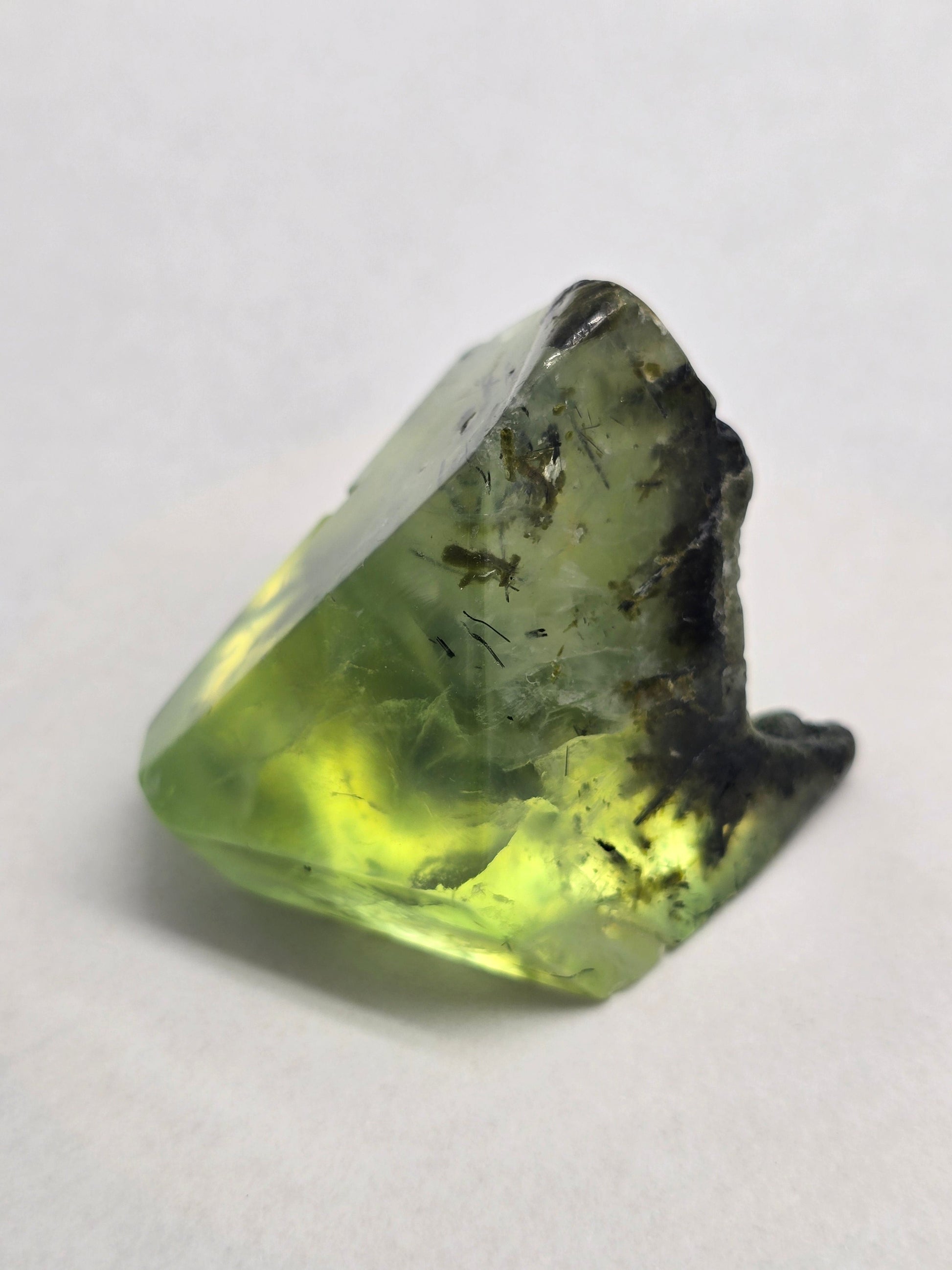 ✨ Prehnite Freeform – 130g | 5 × 5 × 5 cm Crystal Wellness